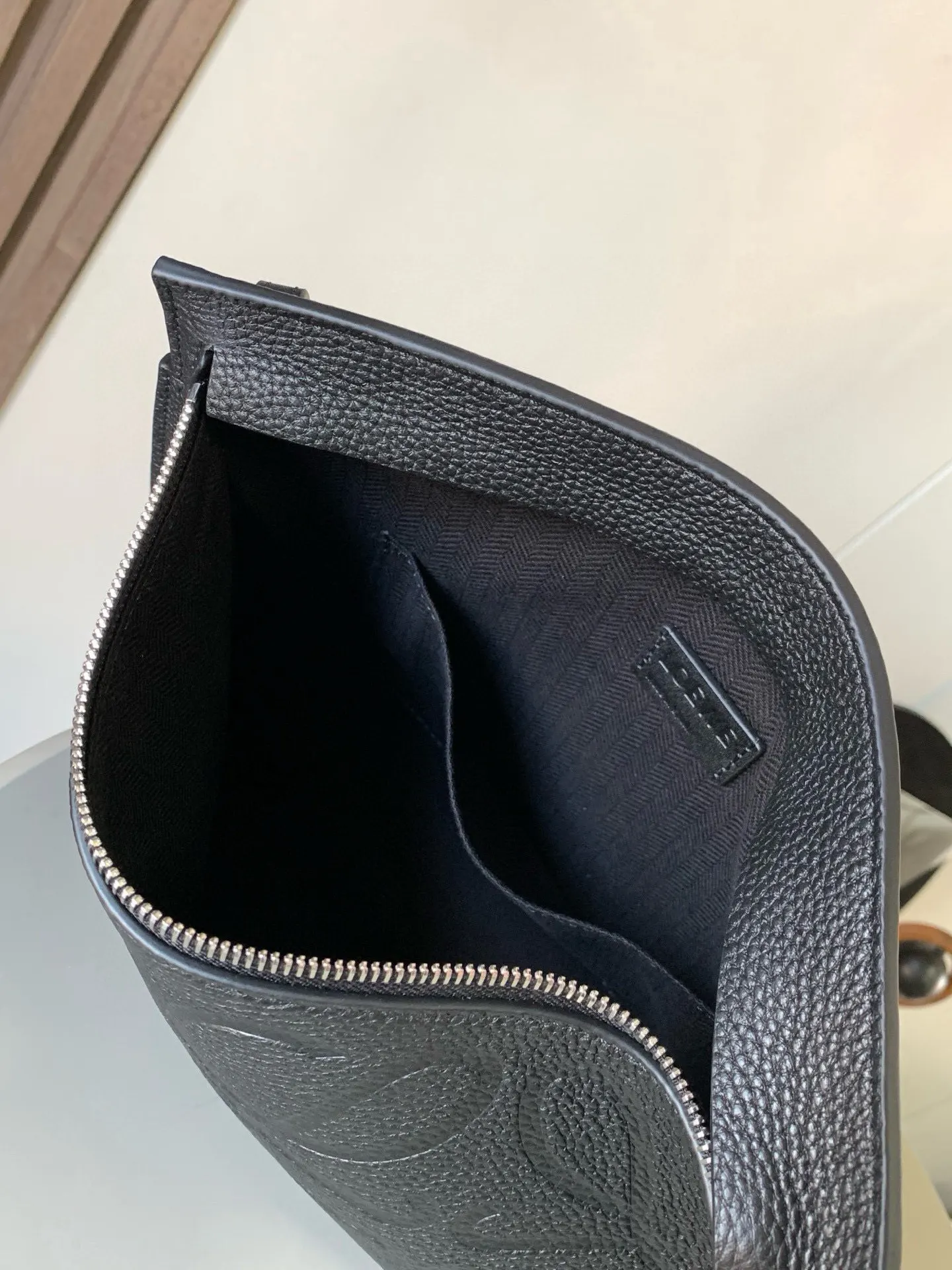 黑色 小牛皮 粒面牛皮革TT Pouch手包 家的皮具 腋下包 復古腋下背款