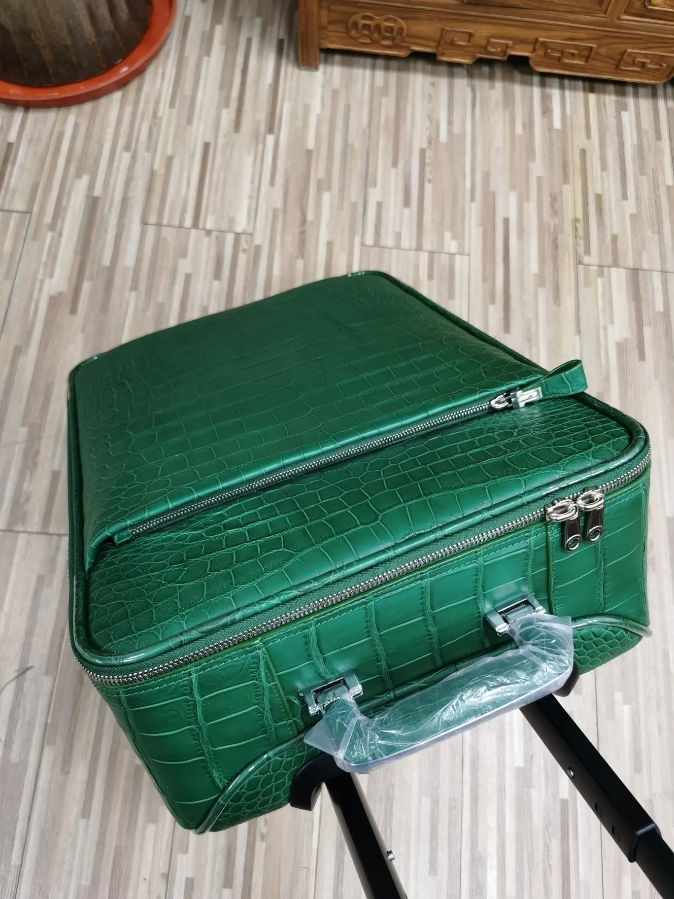 祖母绿哑光鳄鱼肚皮 寸行李箱 零瑕疵一件代发 祖母 旅行拉杆款 轻便出行款