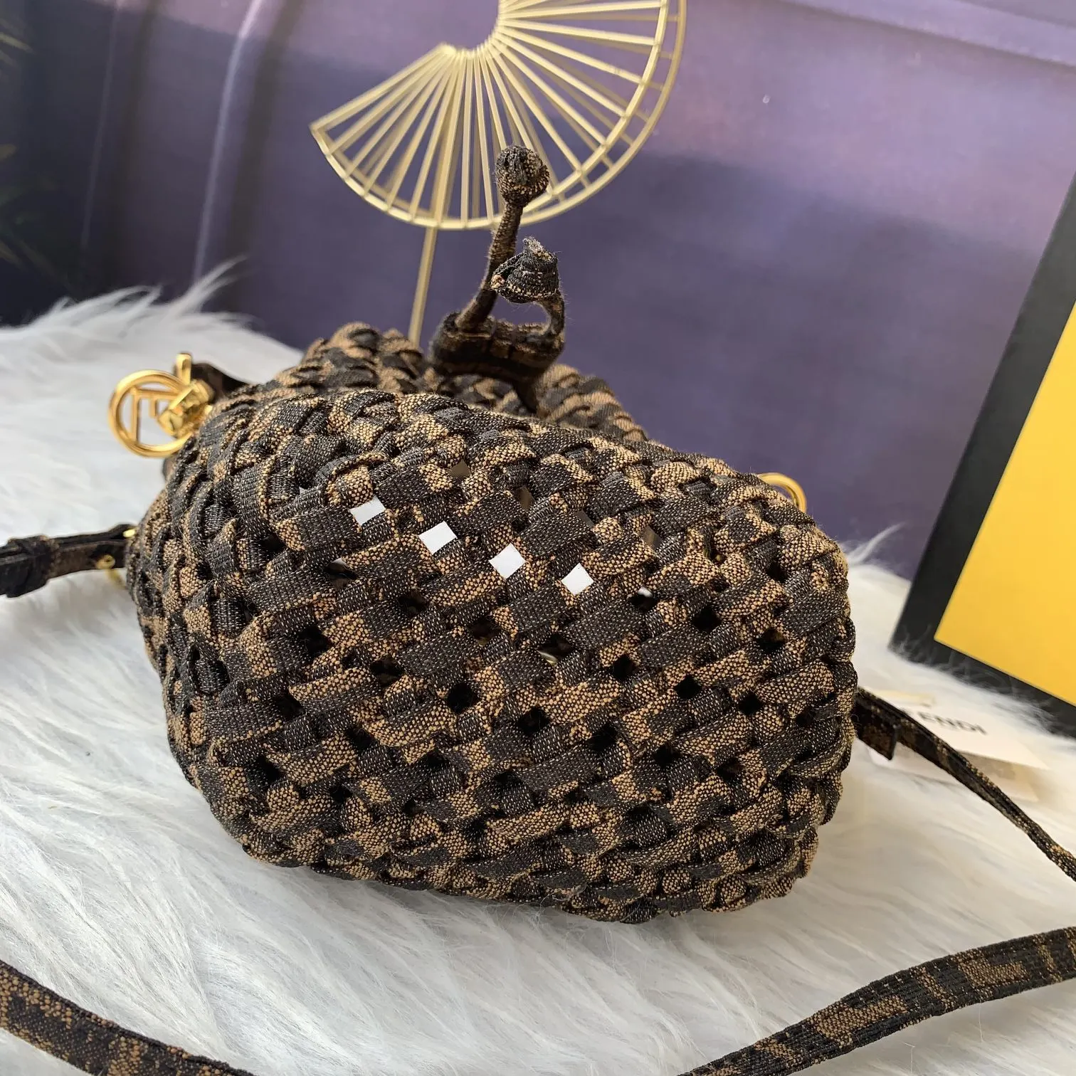 Fendi 水桶包 休闲水桶款