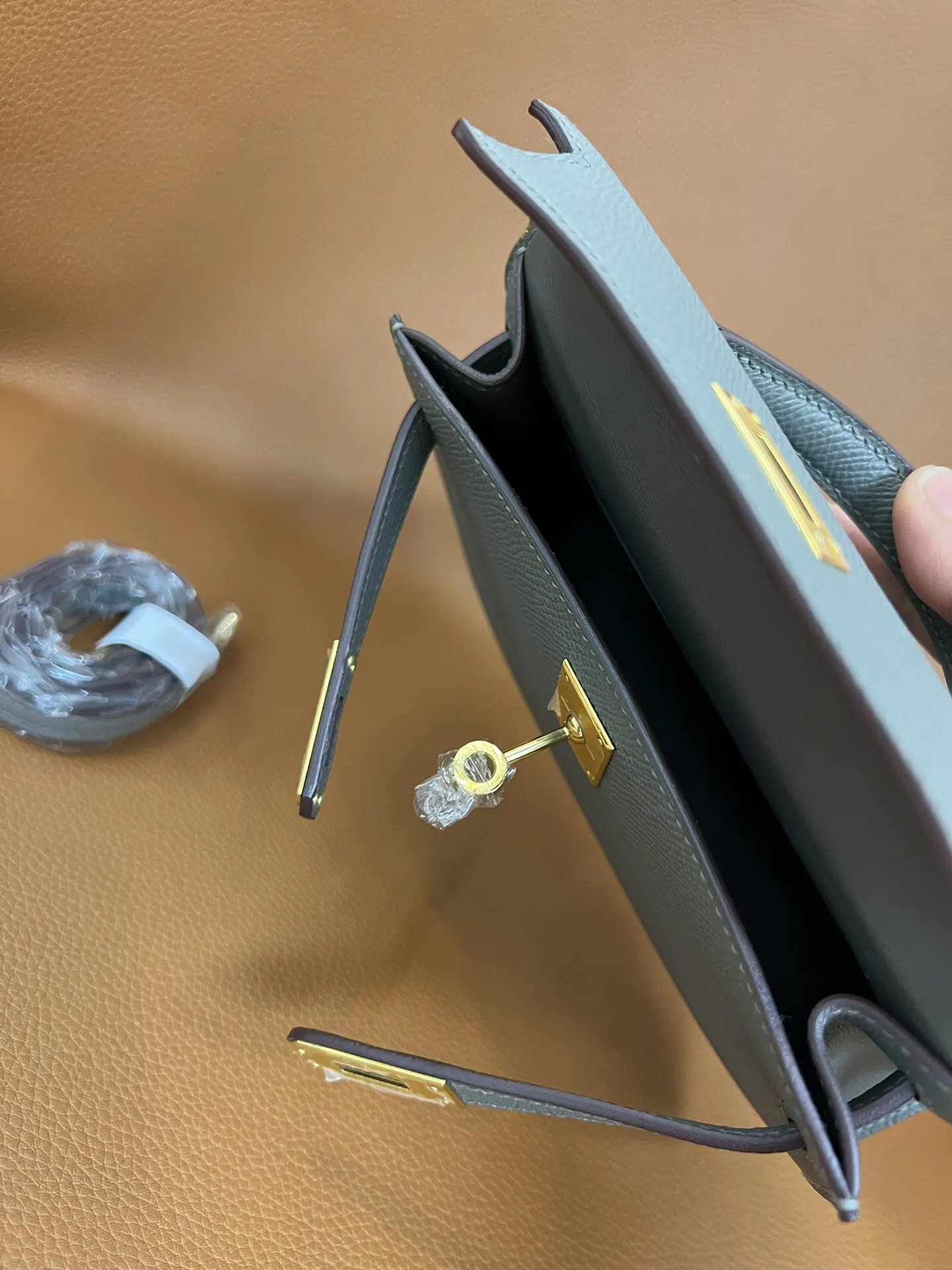 Hermes Kelly 积雨云灰 Epsom掌纹牛皮 手提包 19cm 經典款