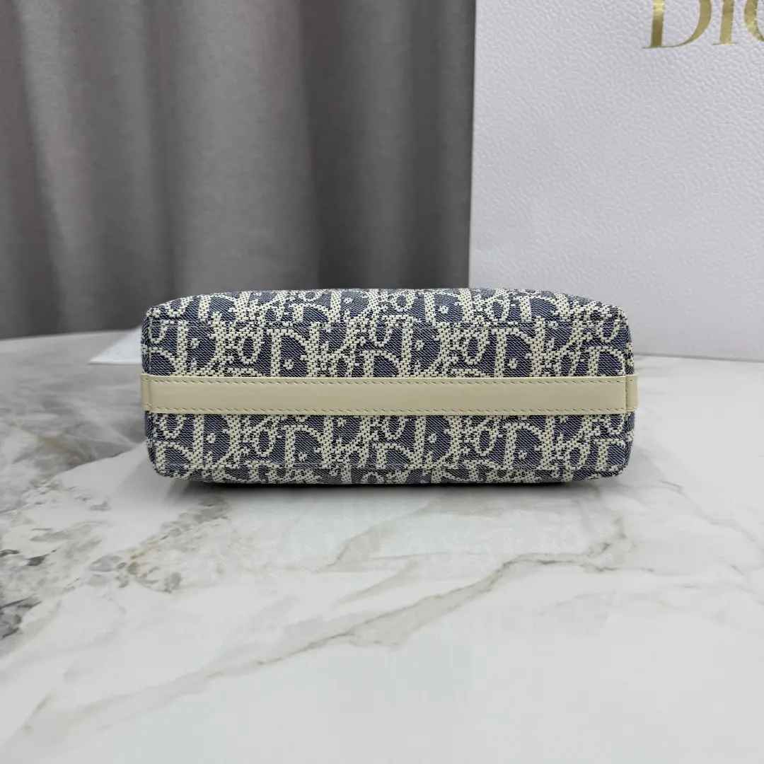 Dior 30 Montaigne Denim Crossbody Bag Image 8 Dior 30 Montaigne Denim Crossbody Bag Image 8