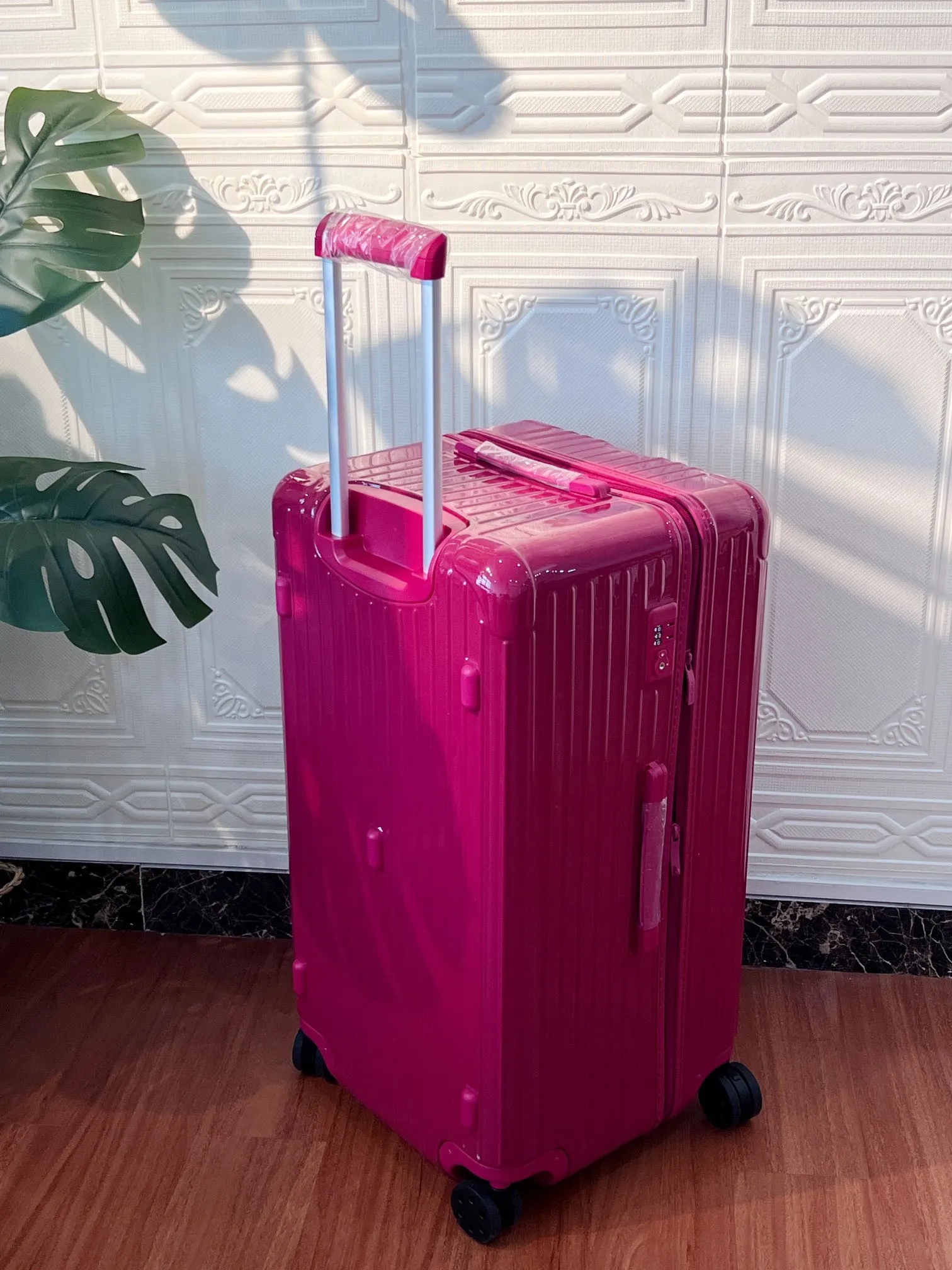 黑色 白色 日默瓦rimowa拉杆箱行李箱登机箱旅行箱方胖子運動 旅行拉杆款 輕便出行款(數字5) 黑色 白色 日默瓦rimowa拉杆箱行李箱登机箱旅行箱方胖子運動 旅行拉杆款 輕便出行款(數字5)