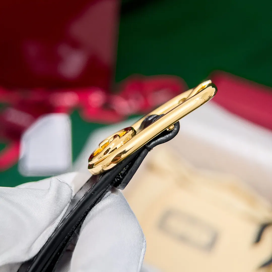 Gucci 双G扣牛皮腰带