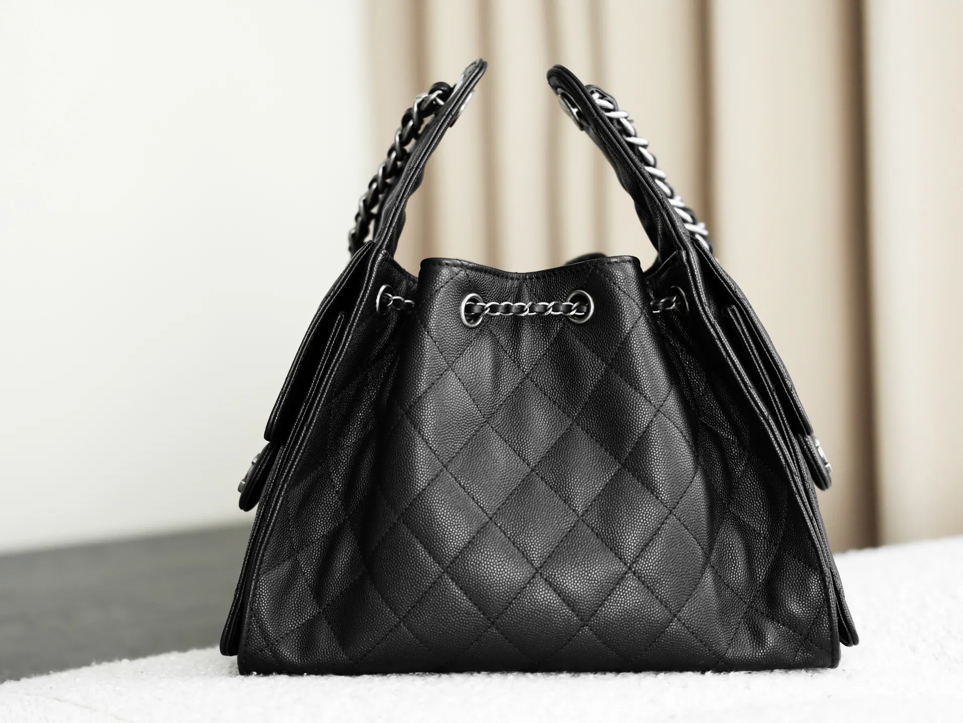 CHANEL 小牛皮 球纹銀扣 包身采用颗粒压花小牛皮 不仅質感高級 手提包 通勤手提款