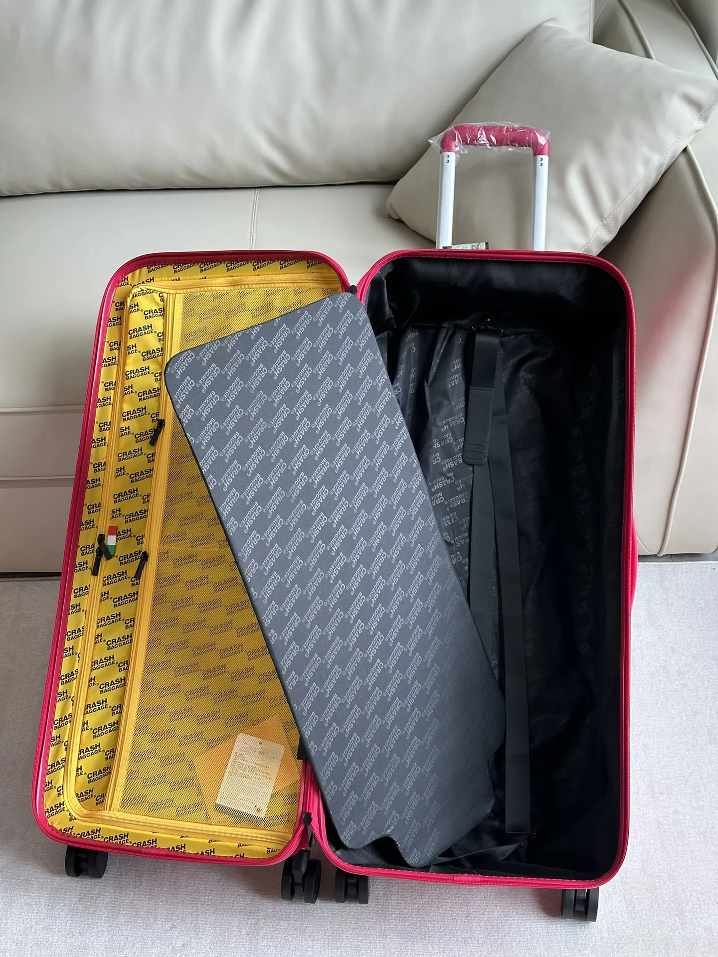 树莓红 这种行李箱用起来就很随便了 不怕摔不怕碰 旅行拉杆款 轻便出行款