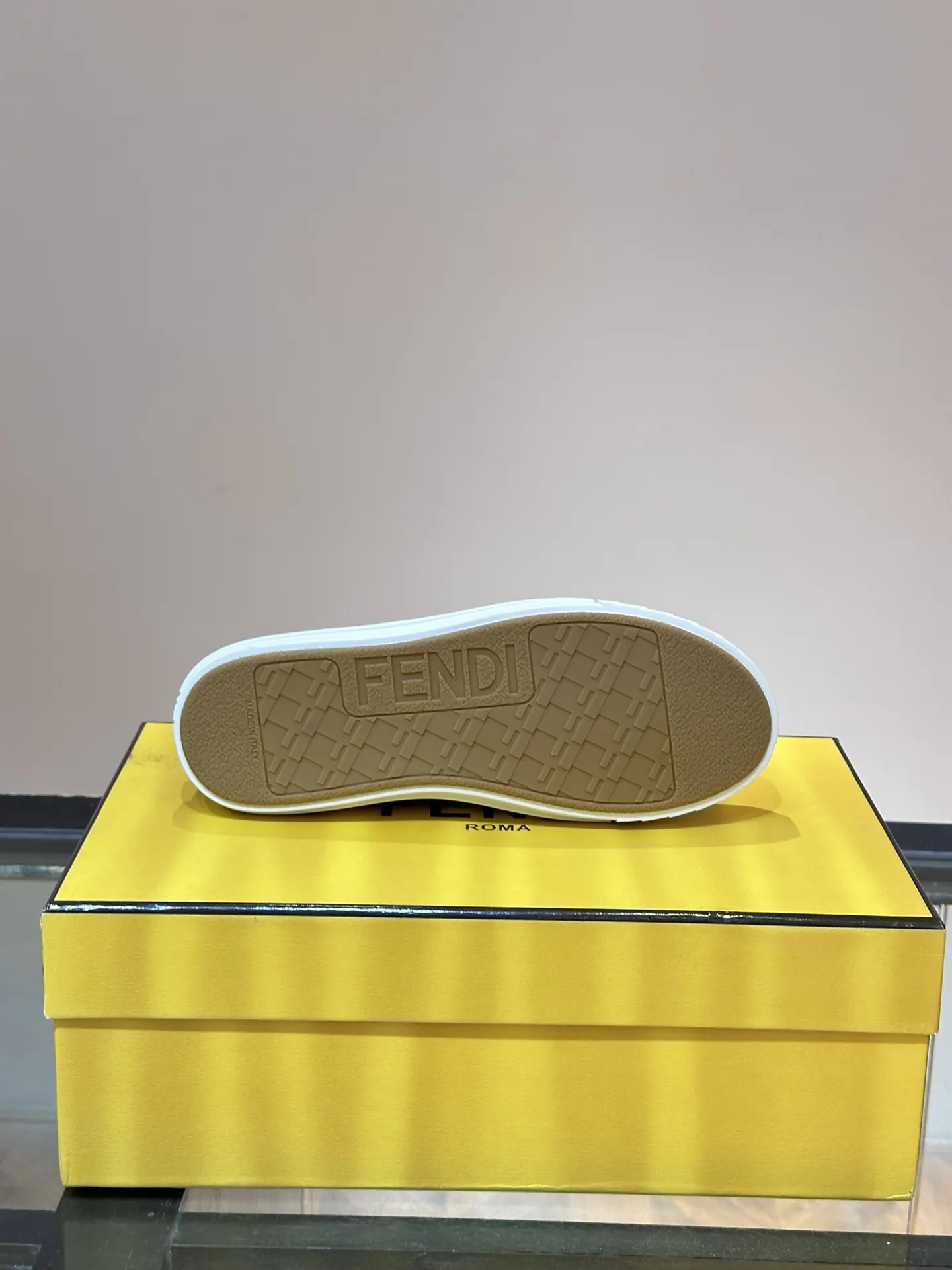 Fendi 運動鞋 休閒百搭款(數字9) Fendi 運動鞋 休閒百搭款(數字9)