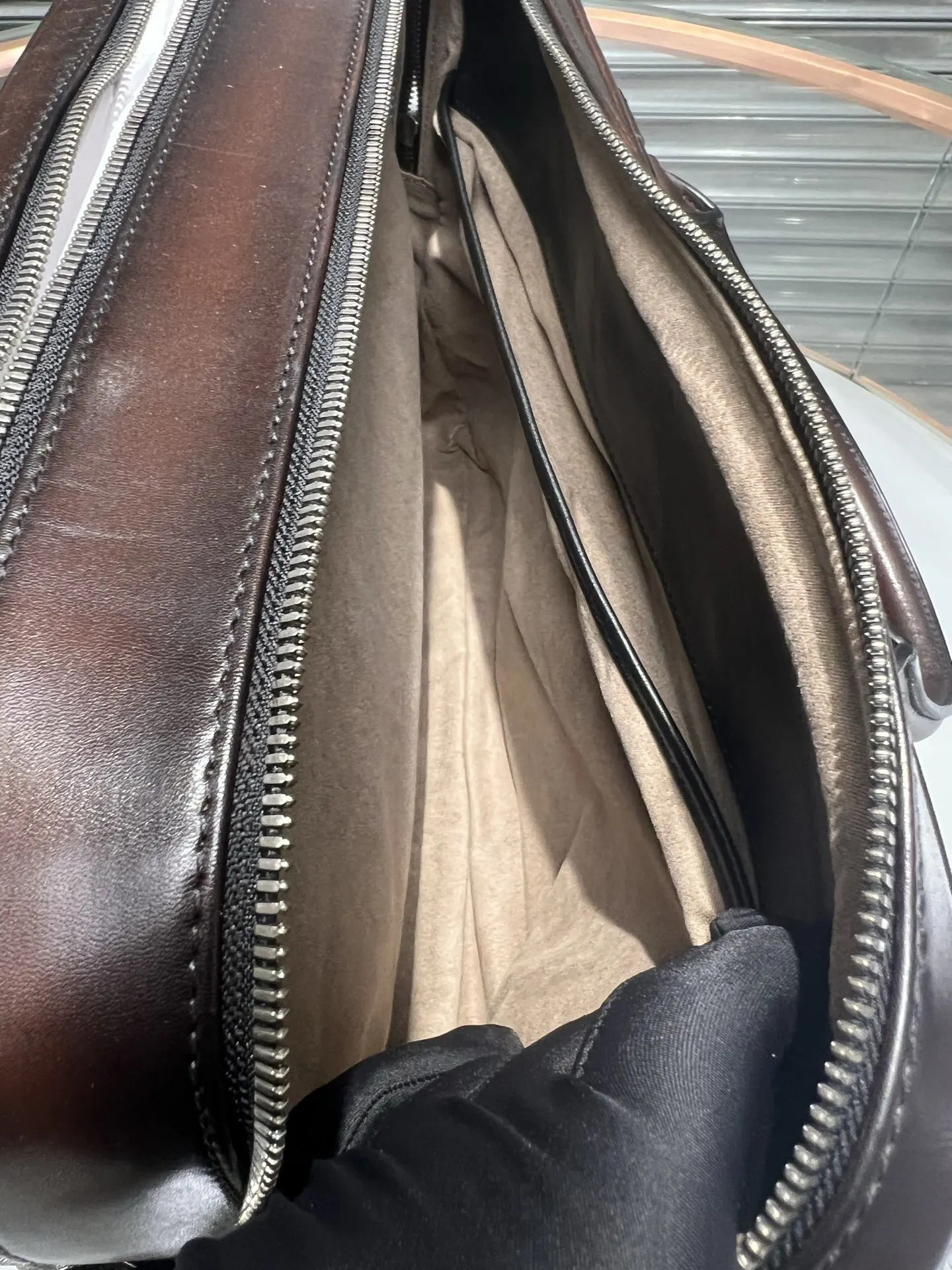 小牛皮 双拉链中号公文包 皮料 意大利进口小牛皮 工艺 车缝 商务通勤款