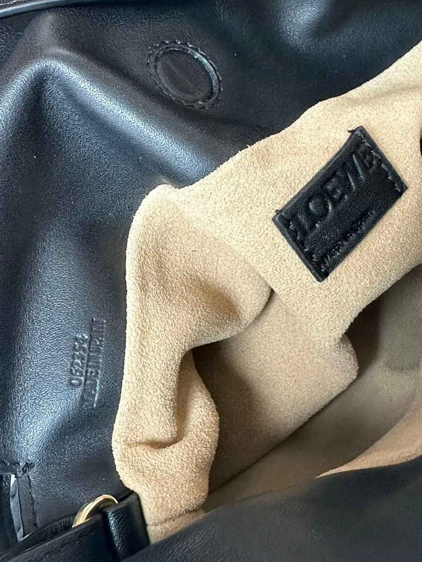 Loewe 黑色 小牛皮 手拿包 精致手拿款
