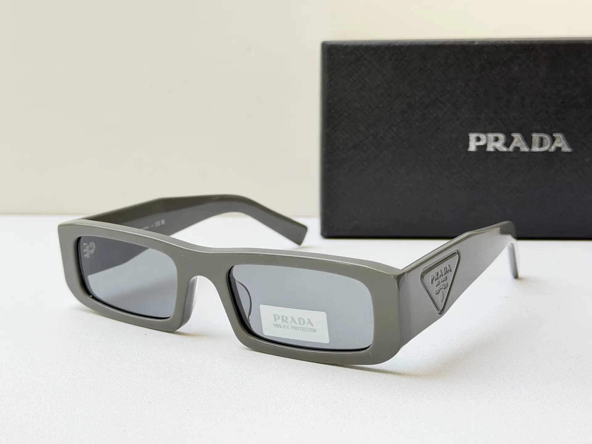Prada 墨镜 时尚防晒款 款6