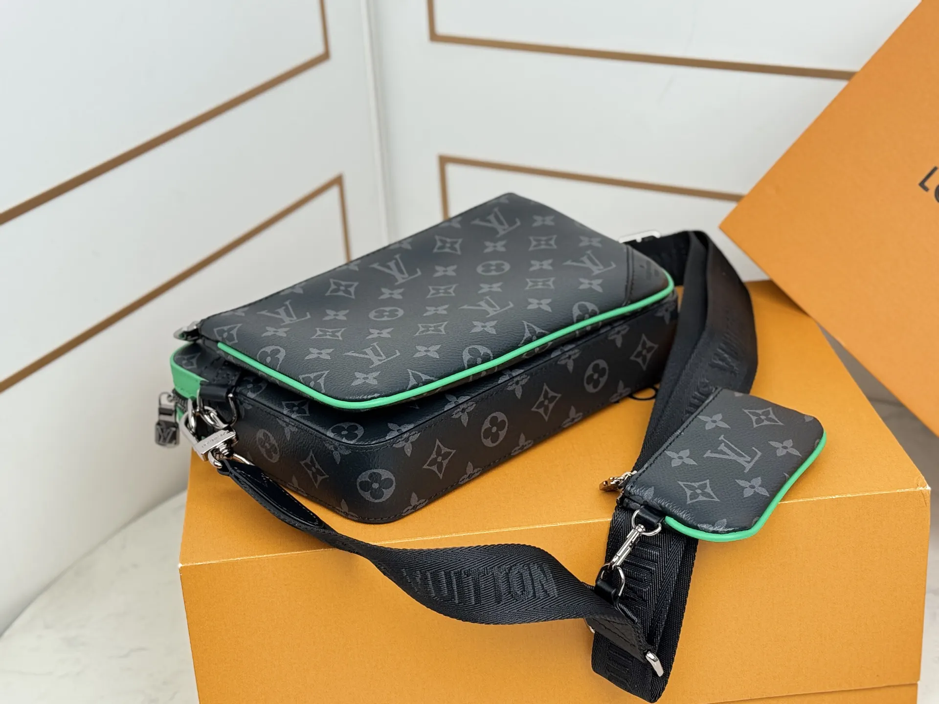 Green Crossbody Bag Lightweight Leather