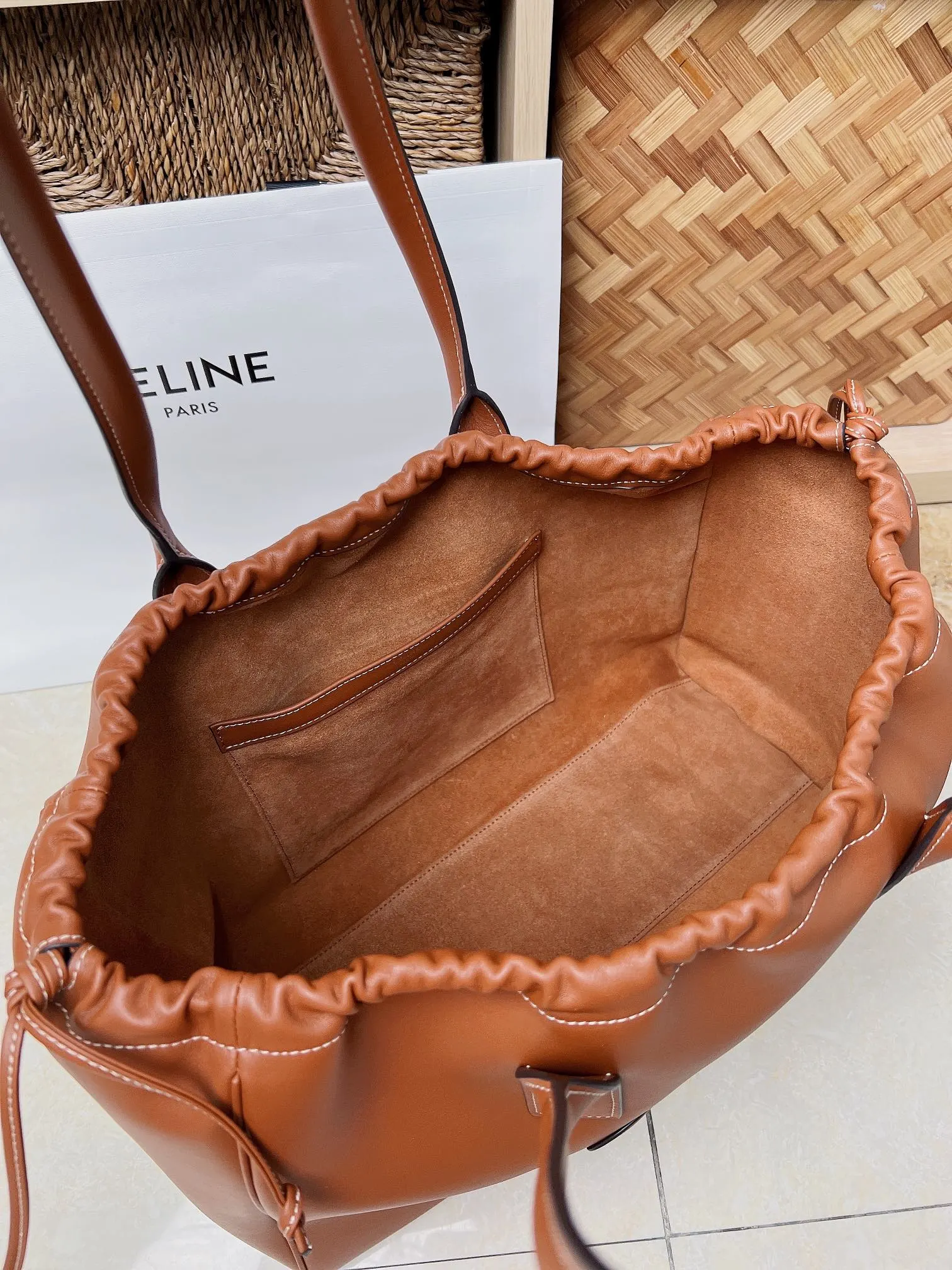 Celine Triomphe 牛皮 托特包 大容量托特款(數字9) Celine Triomphe 牛皮 托特包 大容量托特款(數字9)