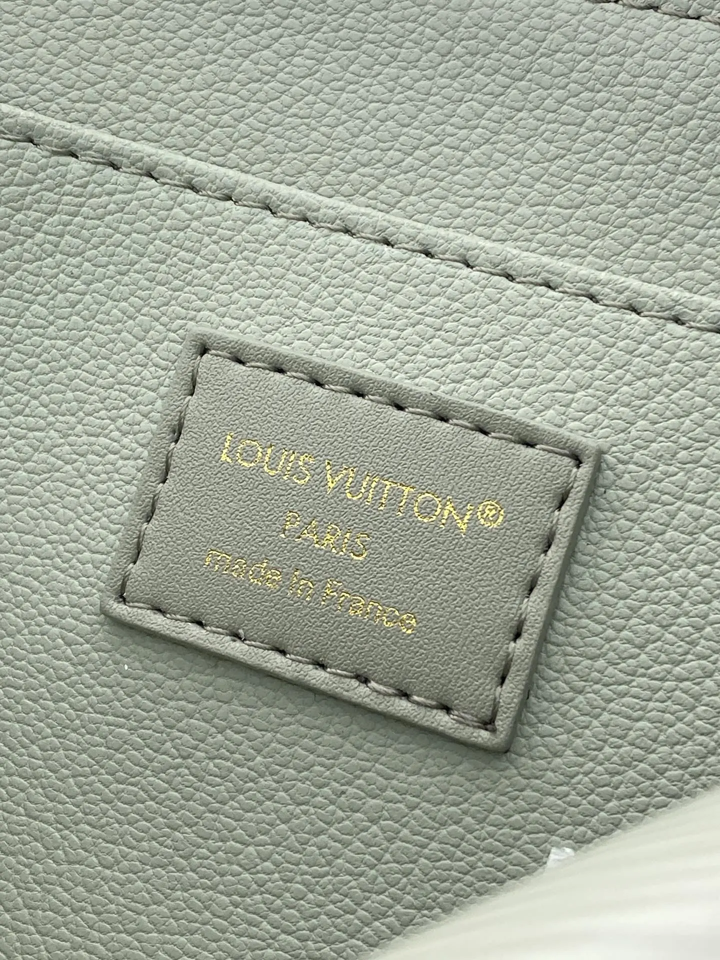 LV 綠色 皮革 化妝包 便携收納款(數字9) LV 綠色 皮革 化妝包 便携收納款(數字9)