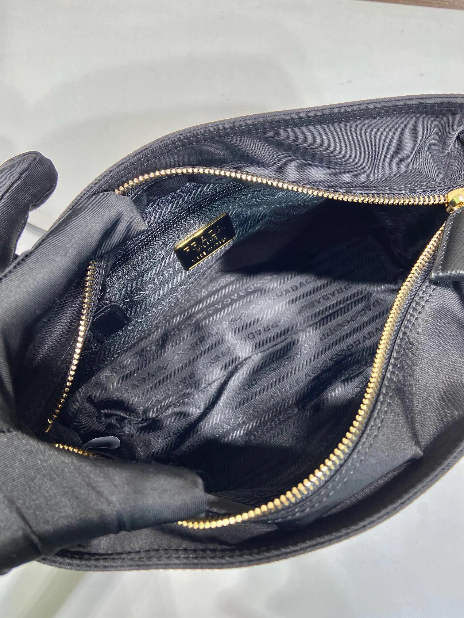 PRADA 1BD645 Re-Nylon尼龙 链条 斜挎包 精致链条款