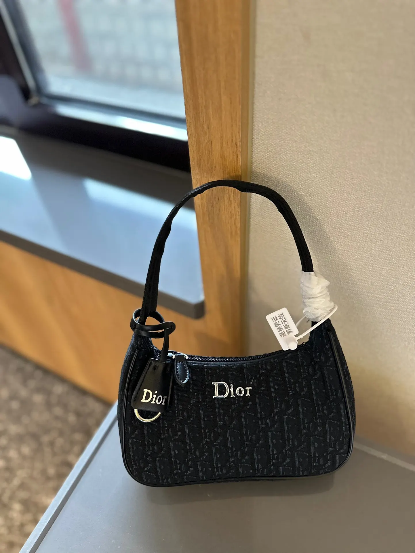 Prada 牛仔 洋气单品牛仔腋下包 系列将是 復古腋下背款