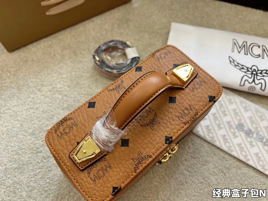 化妆箱小箱子包 本季真是Box手袋的天下 小箱包出了 化妆包 便携收纳款