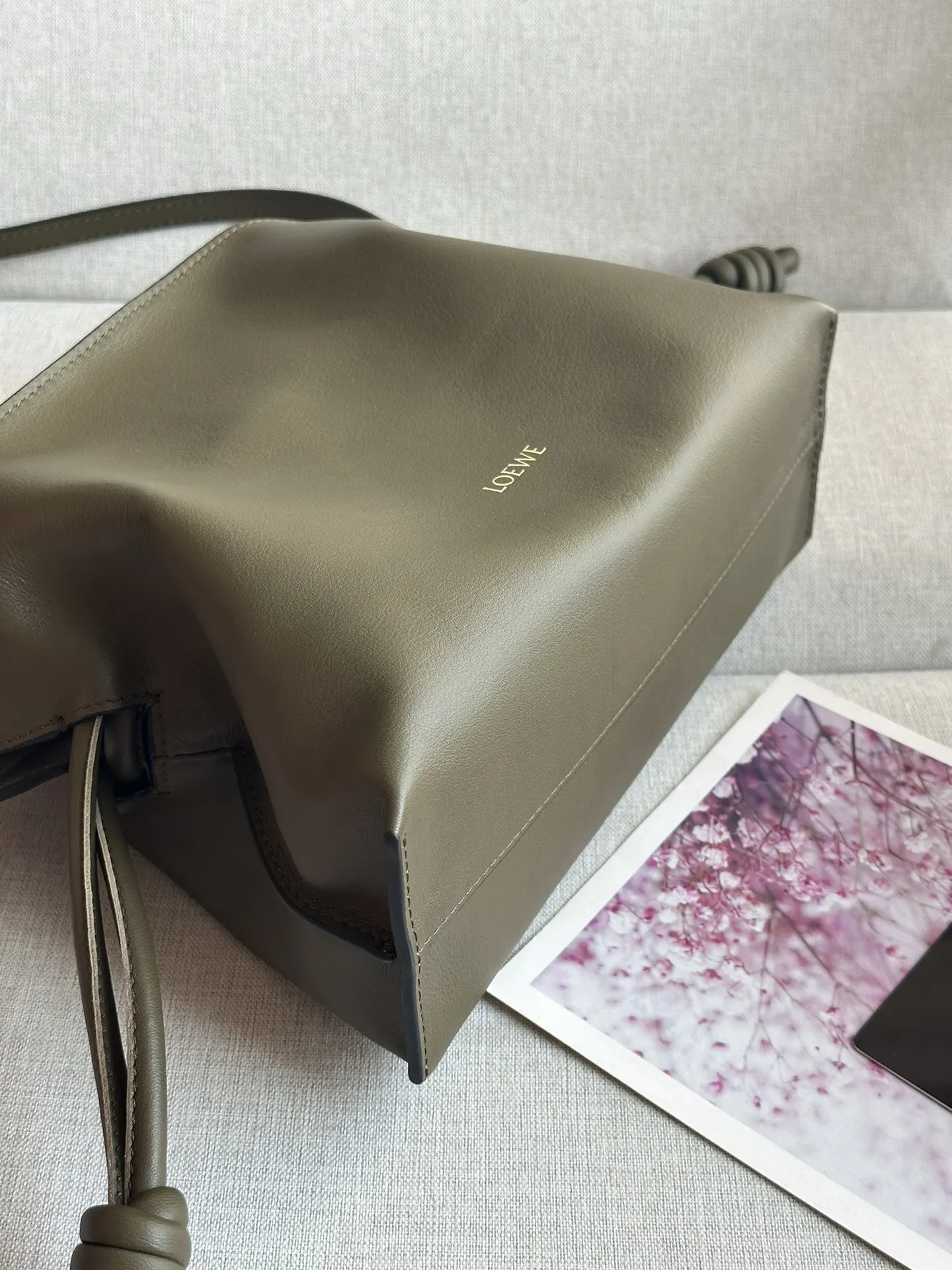 Loewe 金色 卡其 牛皮 手拿包 精致手拿款