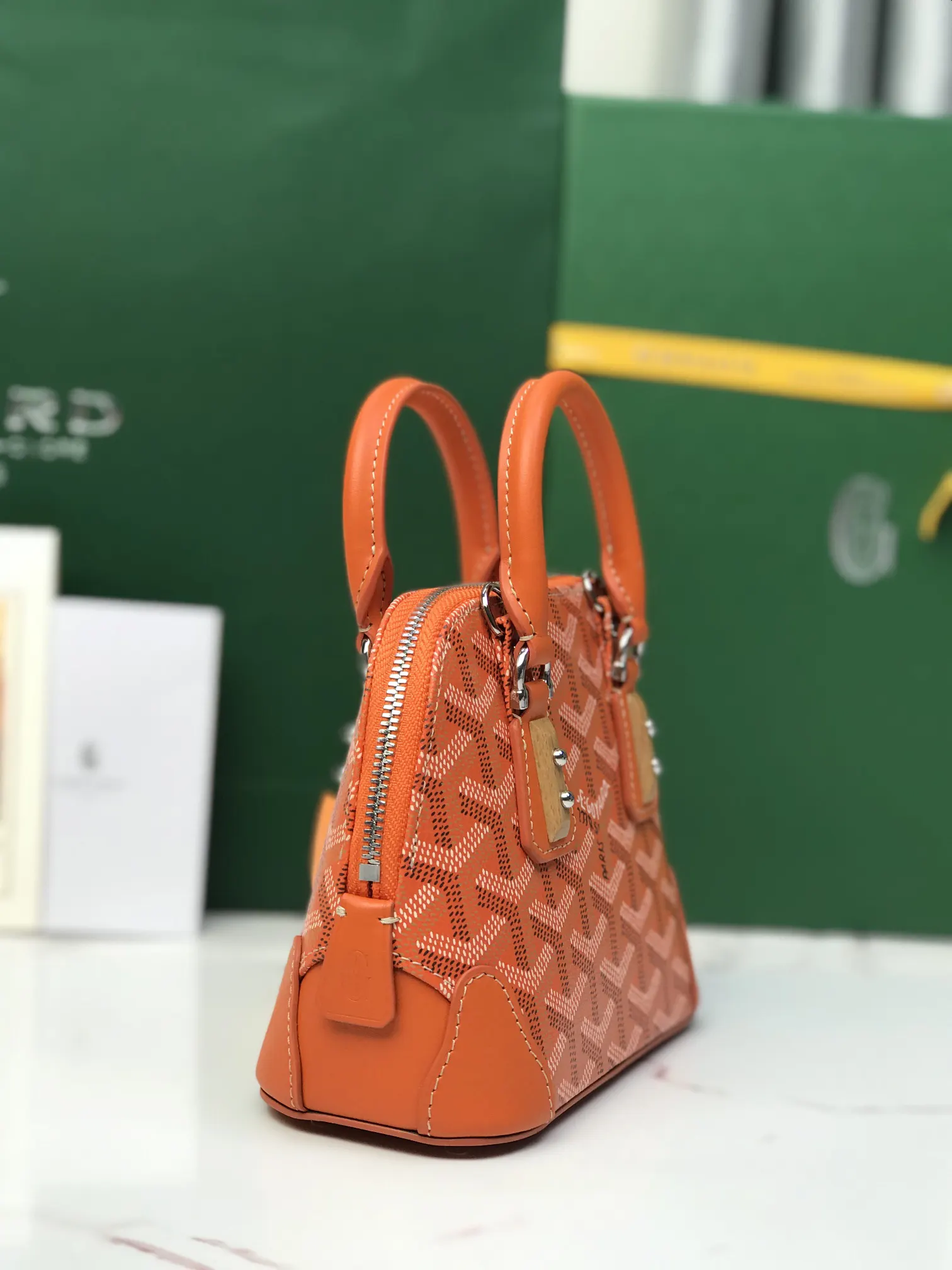黃色 皮革 Vendome Nano贝壳包 传承了品牌独一无 單肩包 日常單肩背款