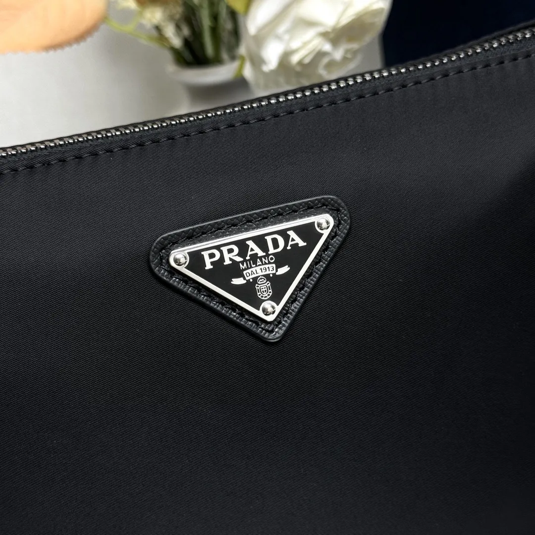 Prada Re-Nylon 黑色 斜背包