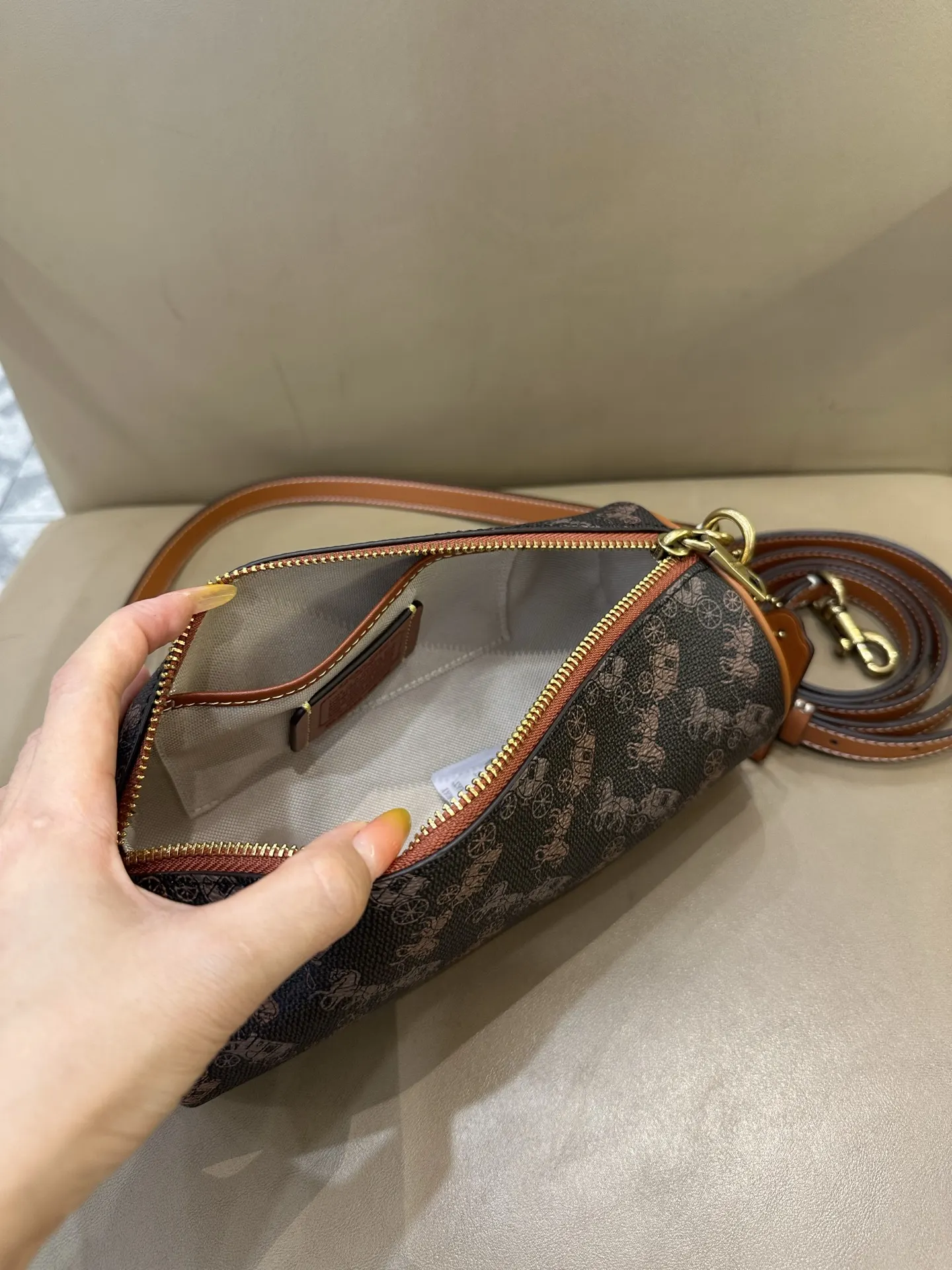 Monogram Shoulder Bag Vintage Leather Image 9 Monogram Shoulder Bag Vintage Leather Image 9