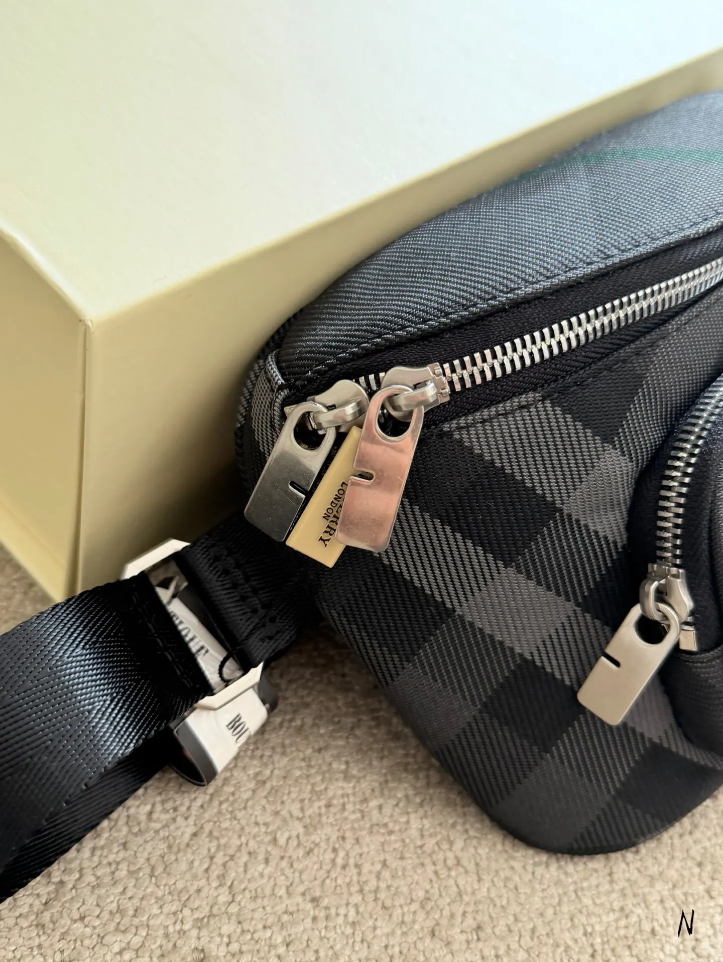 Burberry 尼龙 腰包 休闲腰包款