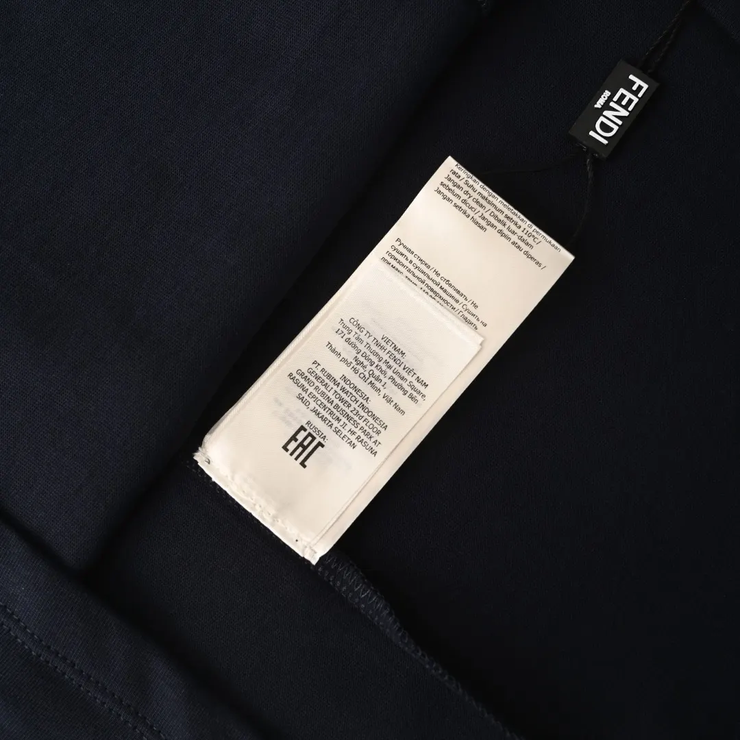 Fendi 藏青 字母 刺繡 短袖T恤 日常百搭款(數字10) Fendi 藏青 字母 刺繡 短袖T恤 日常百搭款(數字10)