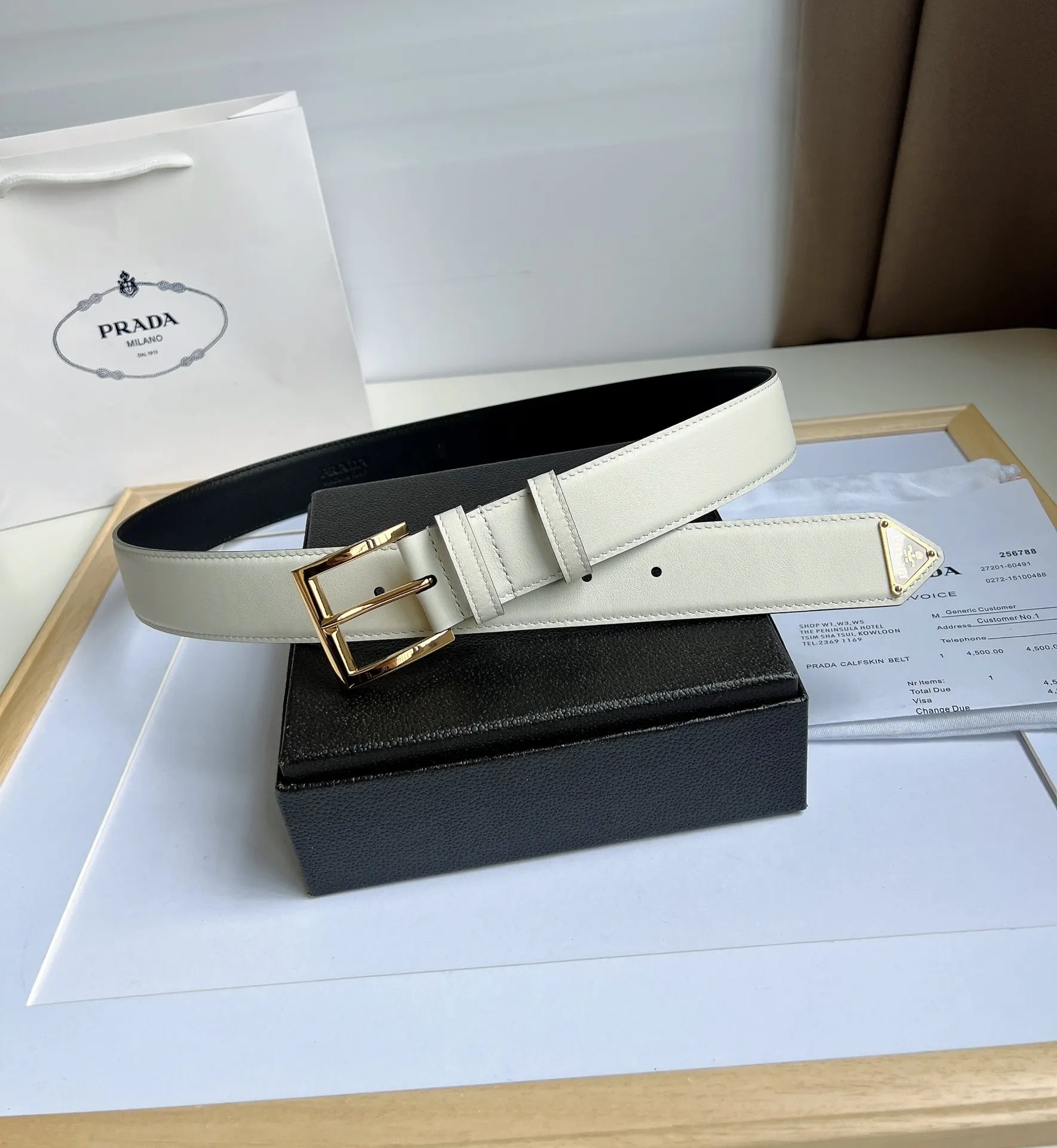 Prada 白色皮革腰带 金色方扣款