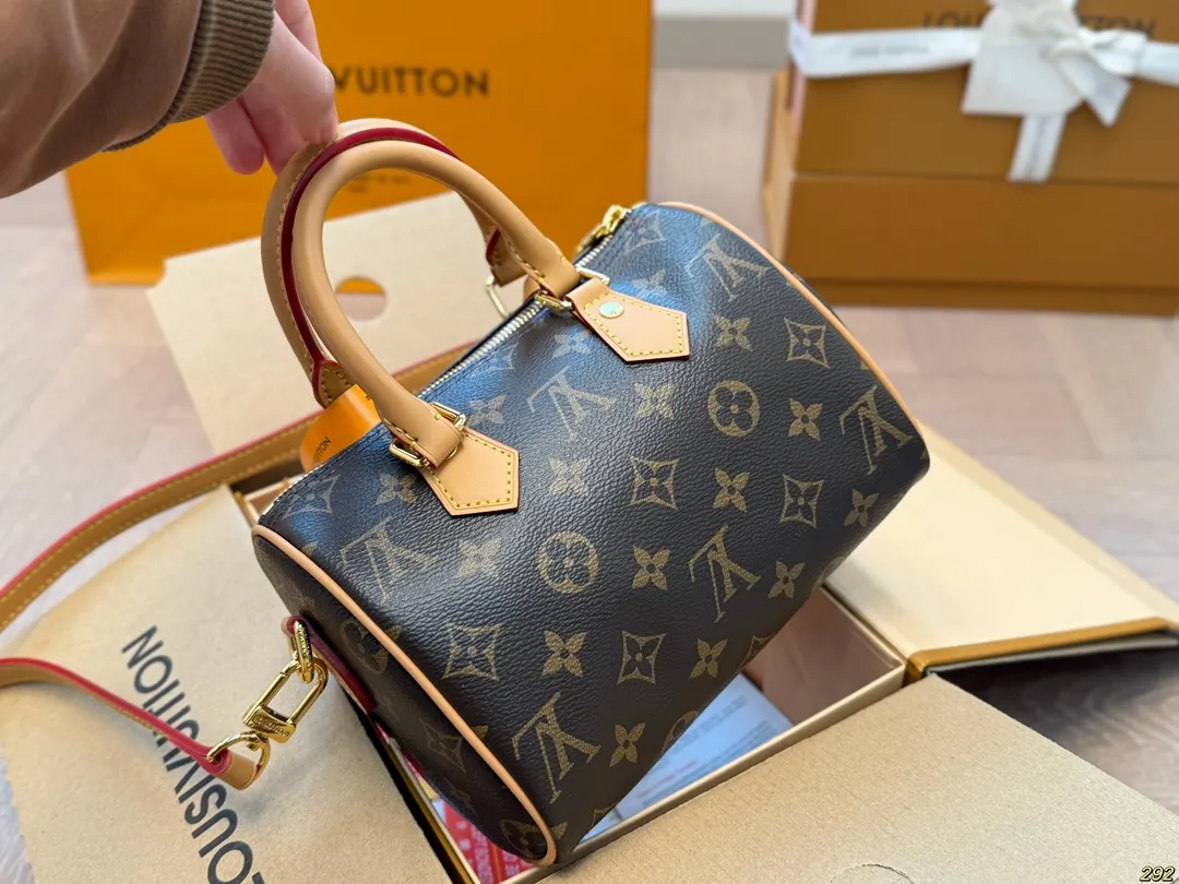 LV Speedy 老花 斜背包 輕便斜挎款