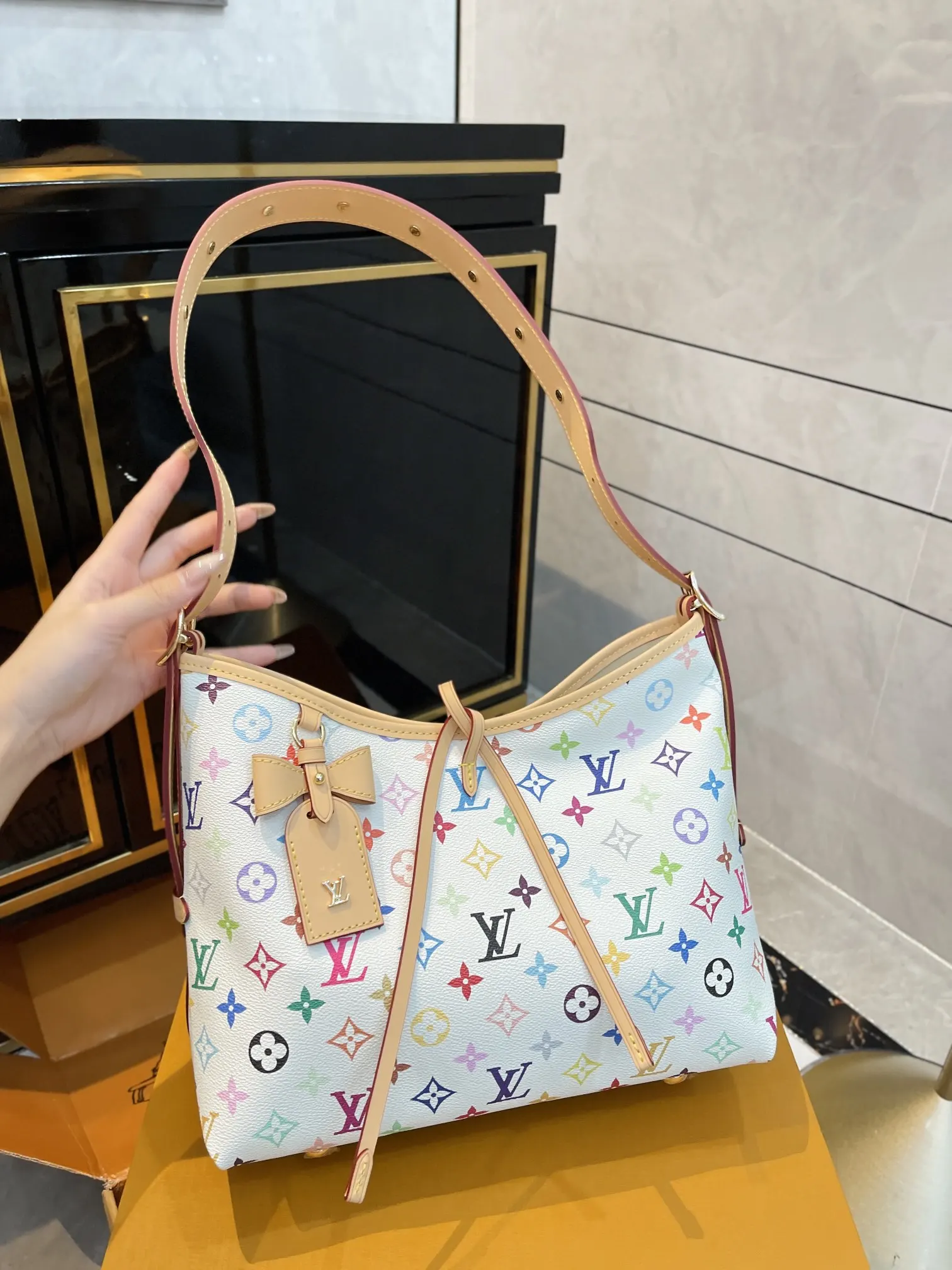 LV CarryAll 白色 金色 Mo腋下包 復古腋下背款