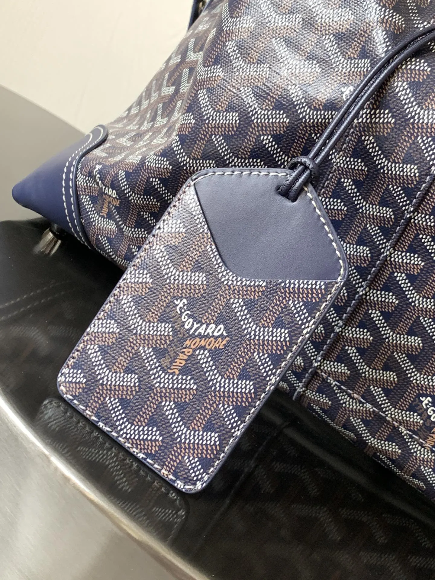Goyard 深蓝 它的提手可调节长度 可确保手提时的舒适度 并且开口两 旅行包 大容量旅行款