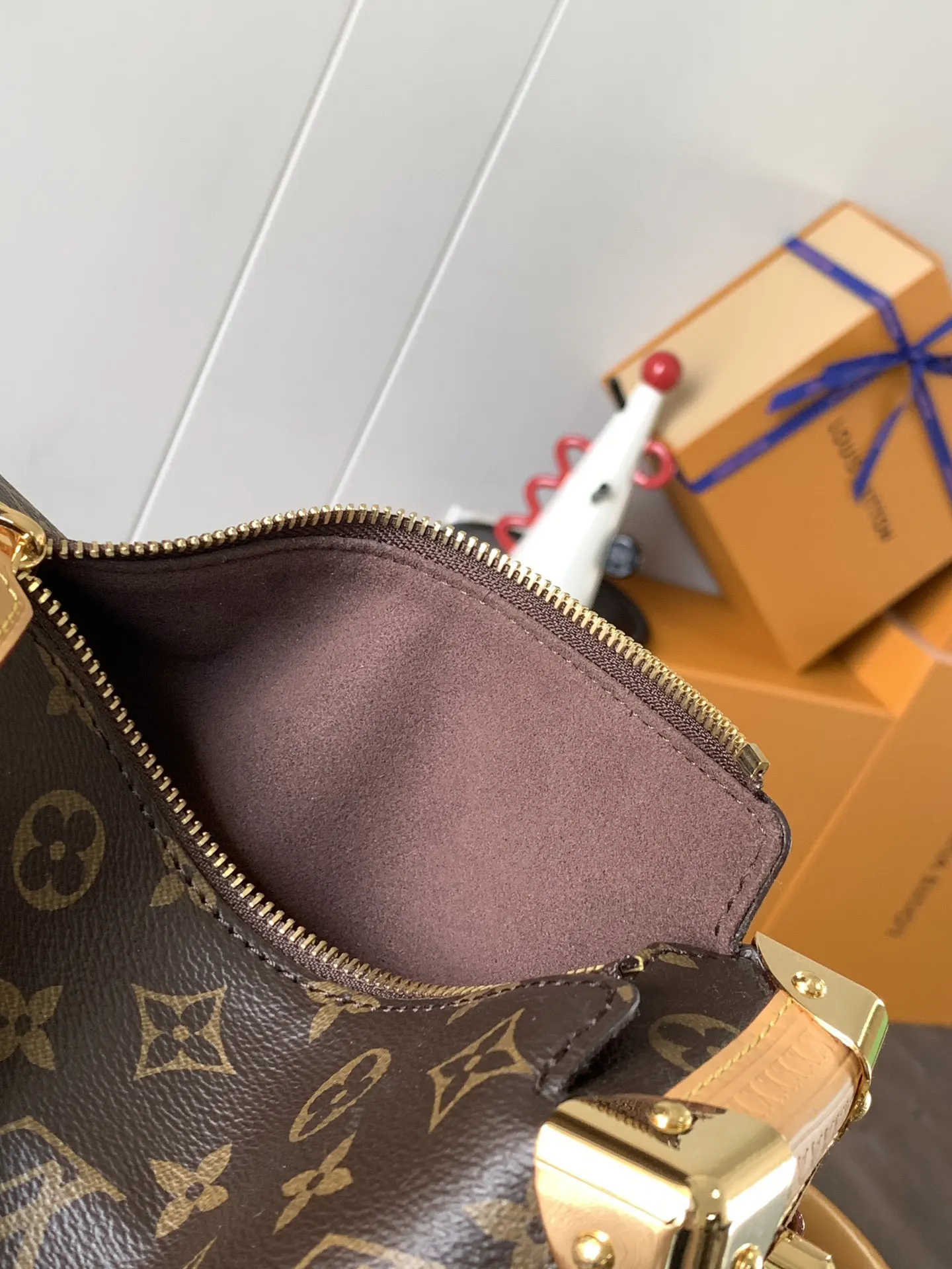 LV 牛皮 谷爱凌 co Side Trun 旅行袋 大容量旅行款(數字9) LV 牛皮 谷爱凌 co Side Trun 旅行袋 大容量旅行款(數字9)