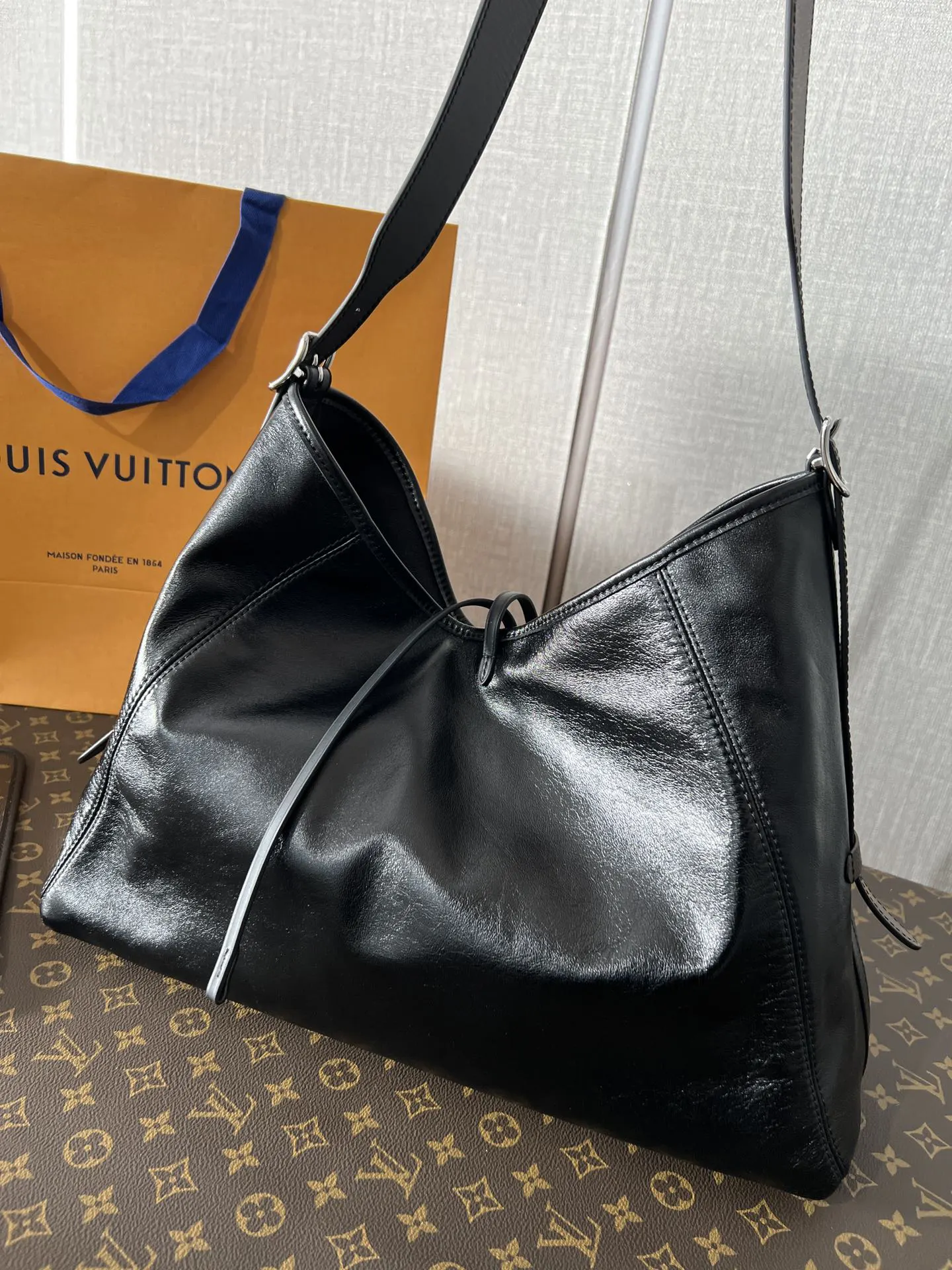 CarryAll 羊皮 中号羊皮 Dark中号 水桶包 休閒水桶款