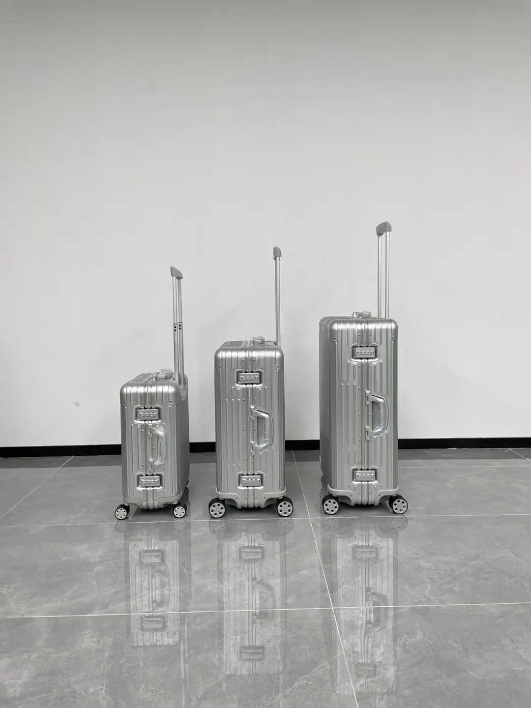 Rimowa Black Silver Suitcase Travel Lightweight