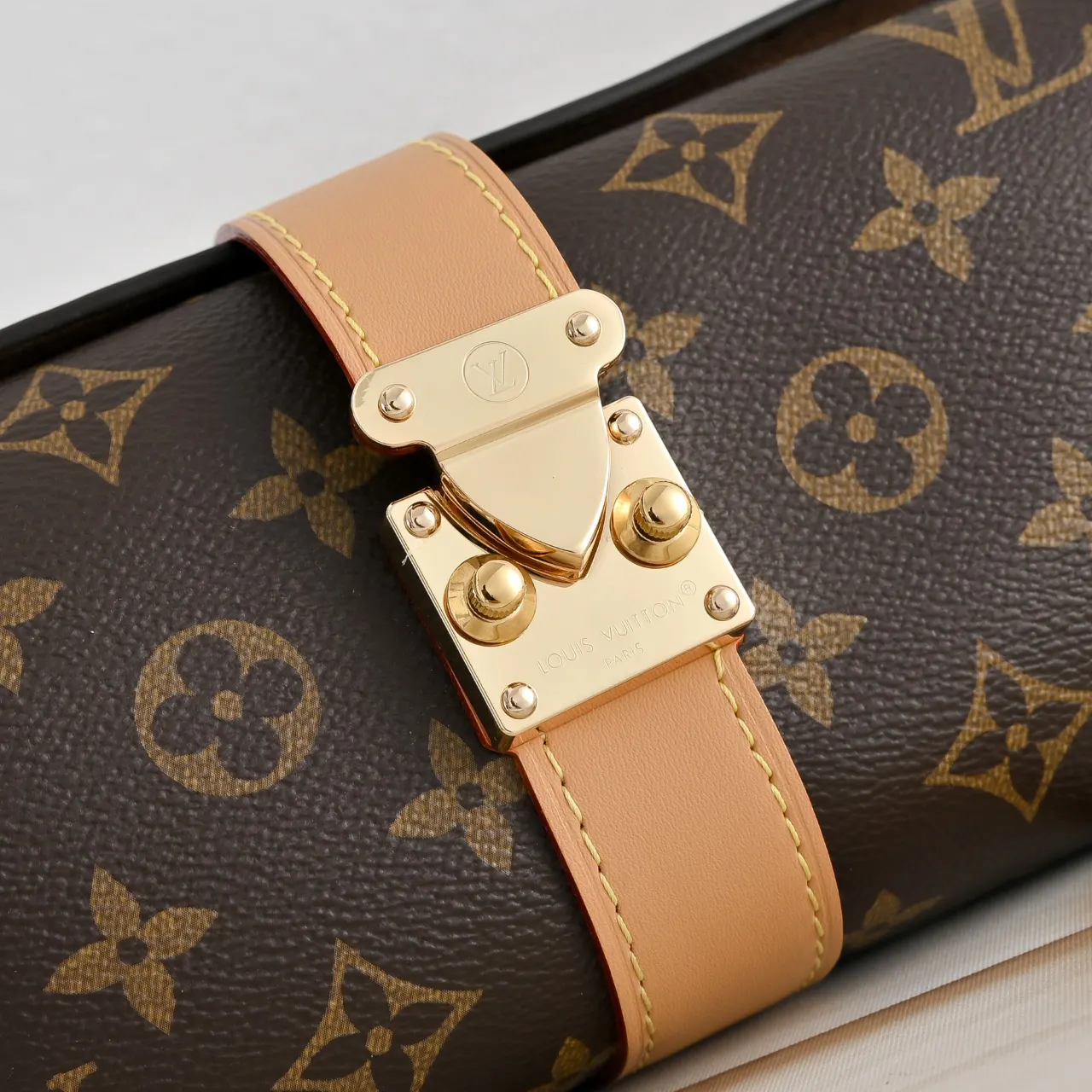 LV Pochette 手提包(數字2) LV Pochette 手提包(數字2)