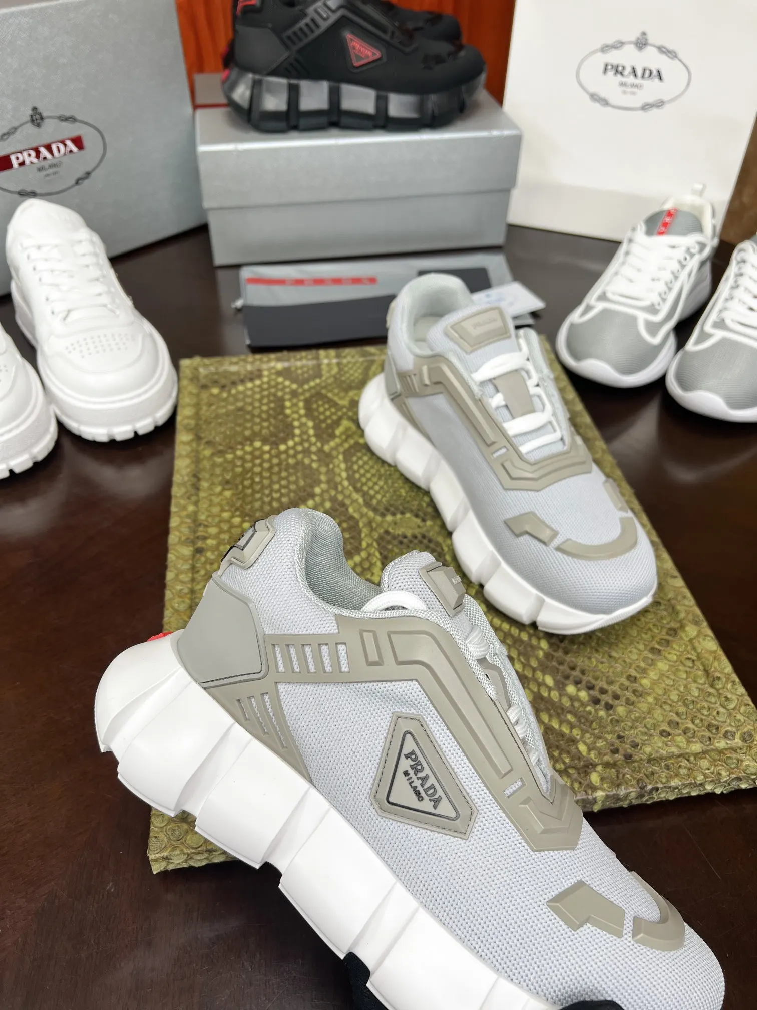 PRADA 牛皮 休闲鞋 舒适百搭款