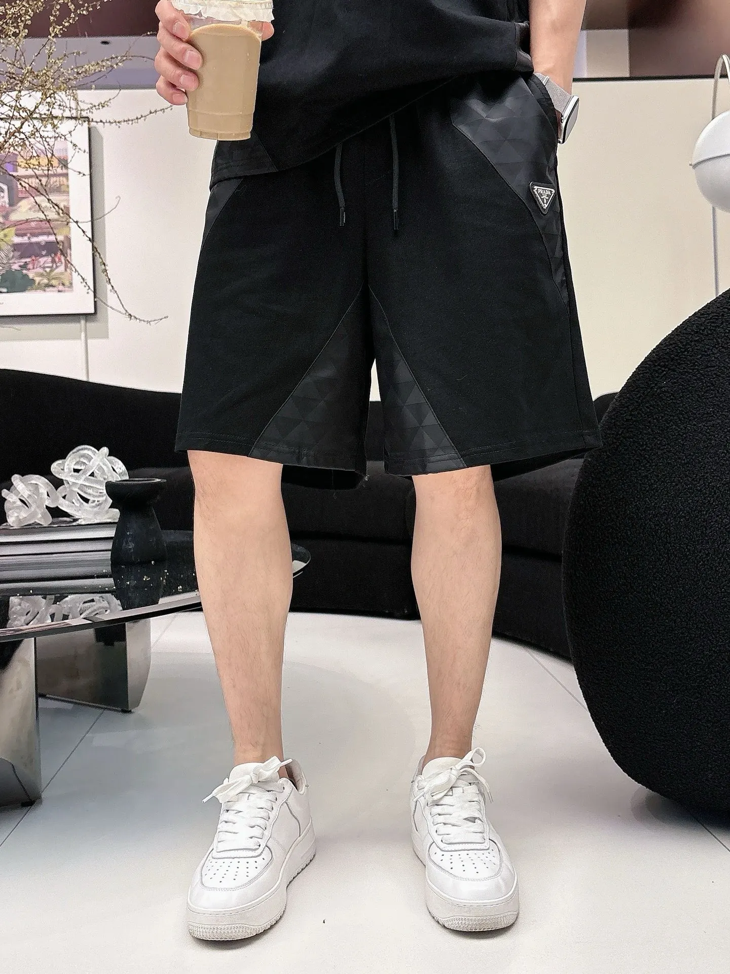 Prada 三角标拼接宽松短袖T恤 黑色层次款