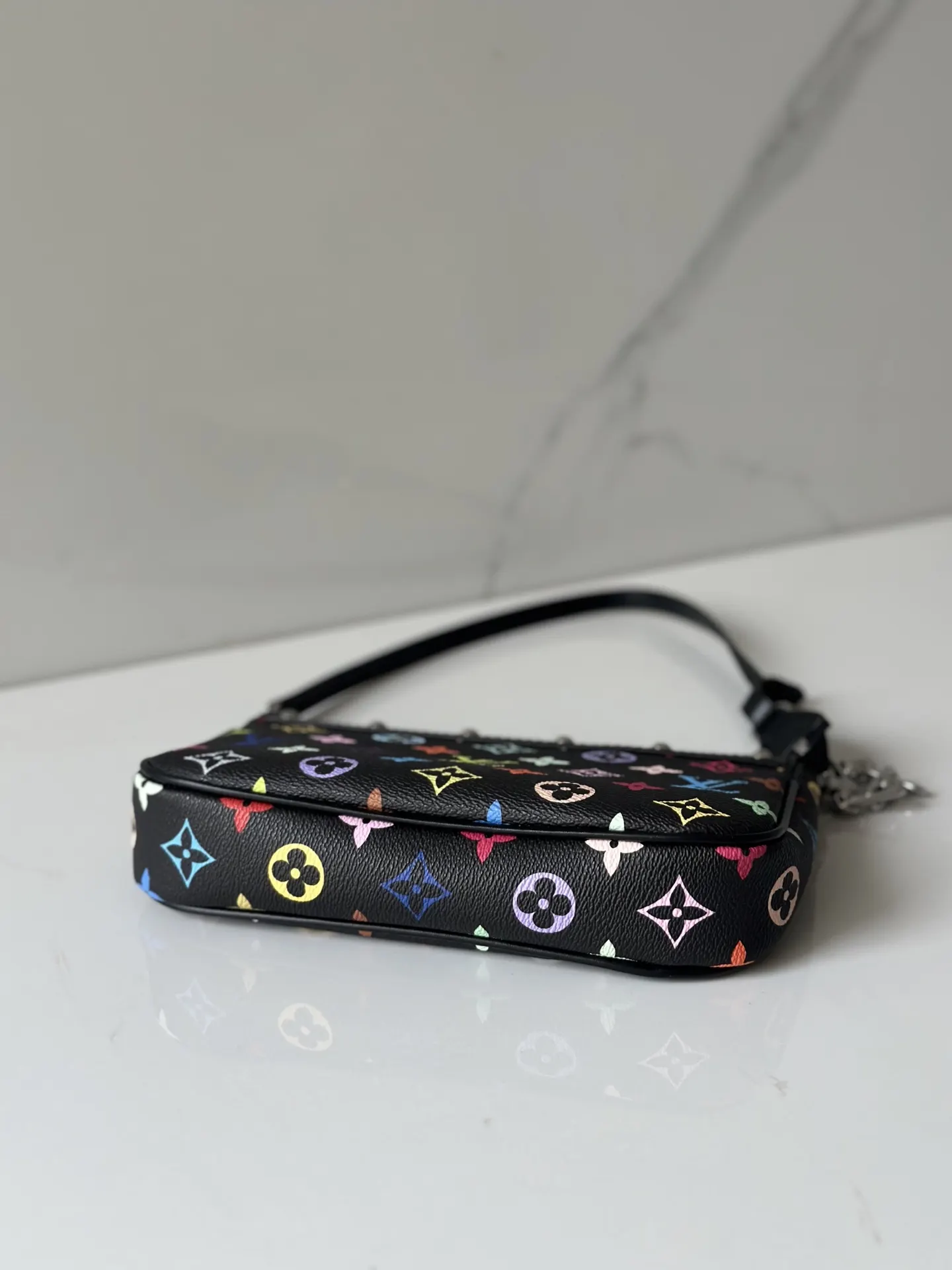 Louis Vuitton Chain Bag Leather