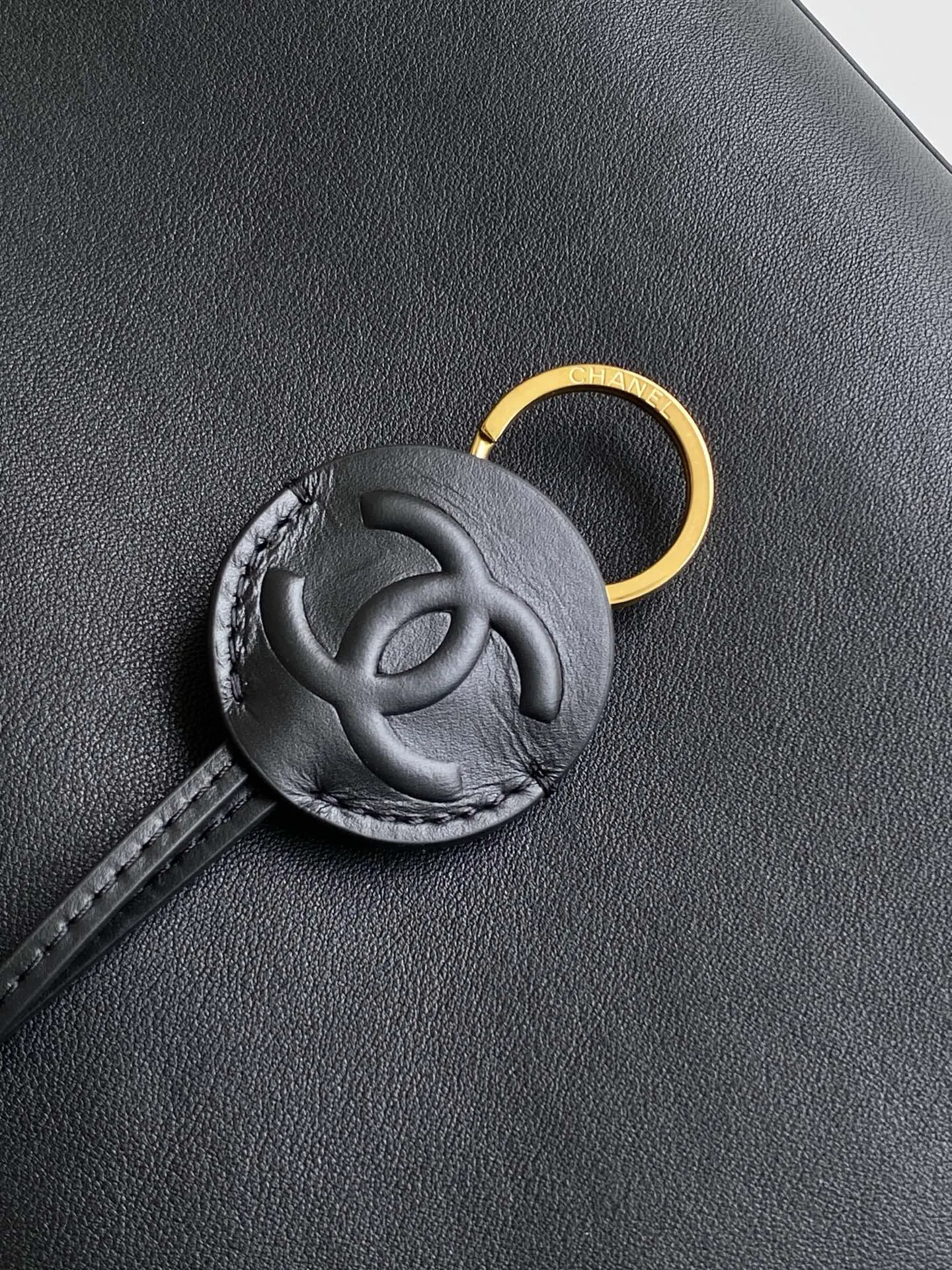 金色 牛皮 保龄球包 經典菱格纹 牛皮材质 手感柔软又耐用 收納包 旅行收納款