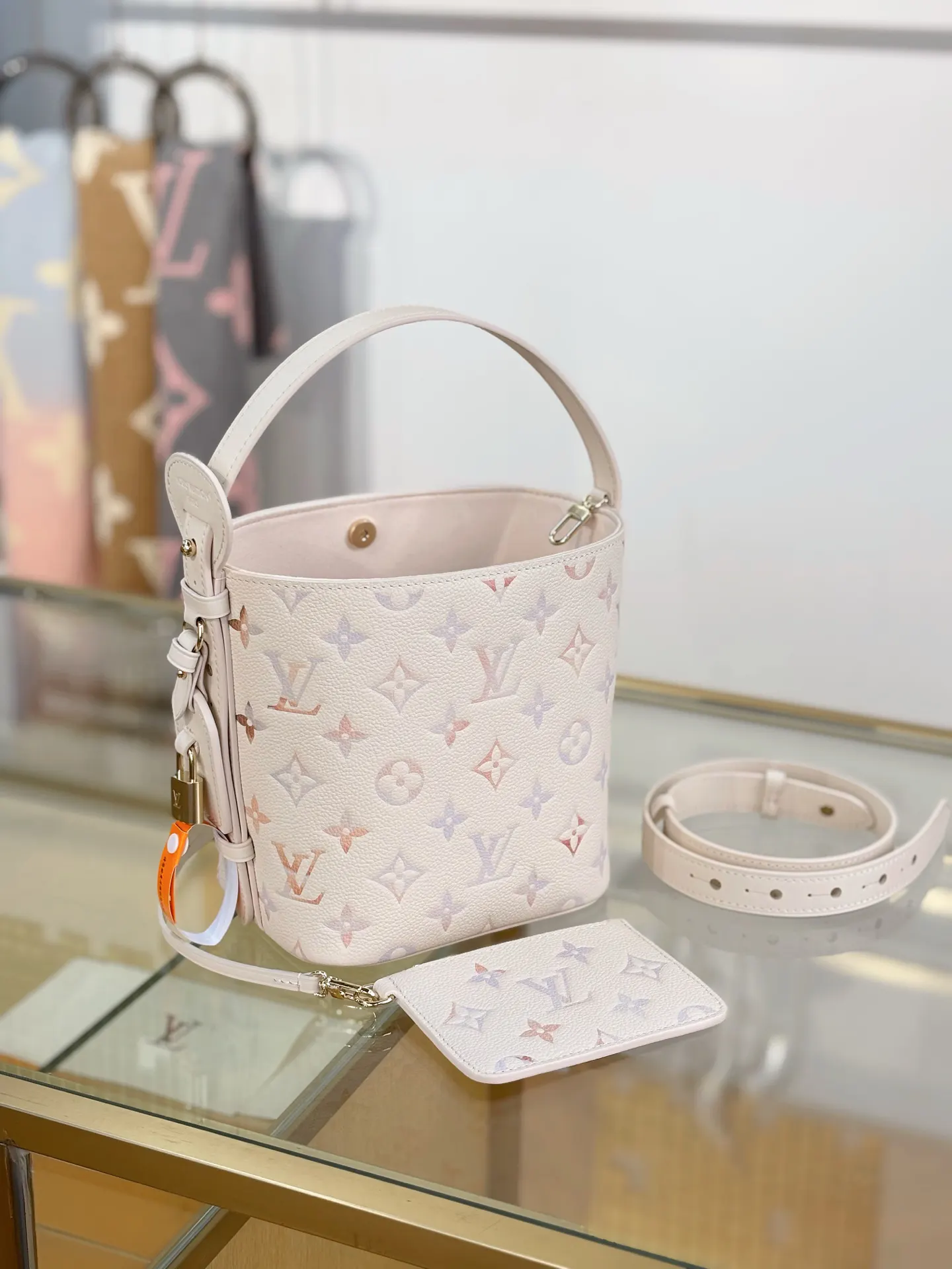 LV handbag Image 2 LV handbag Image 2