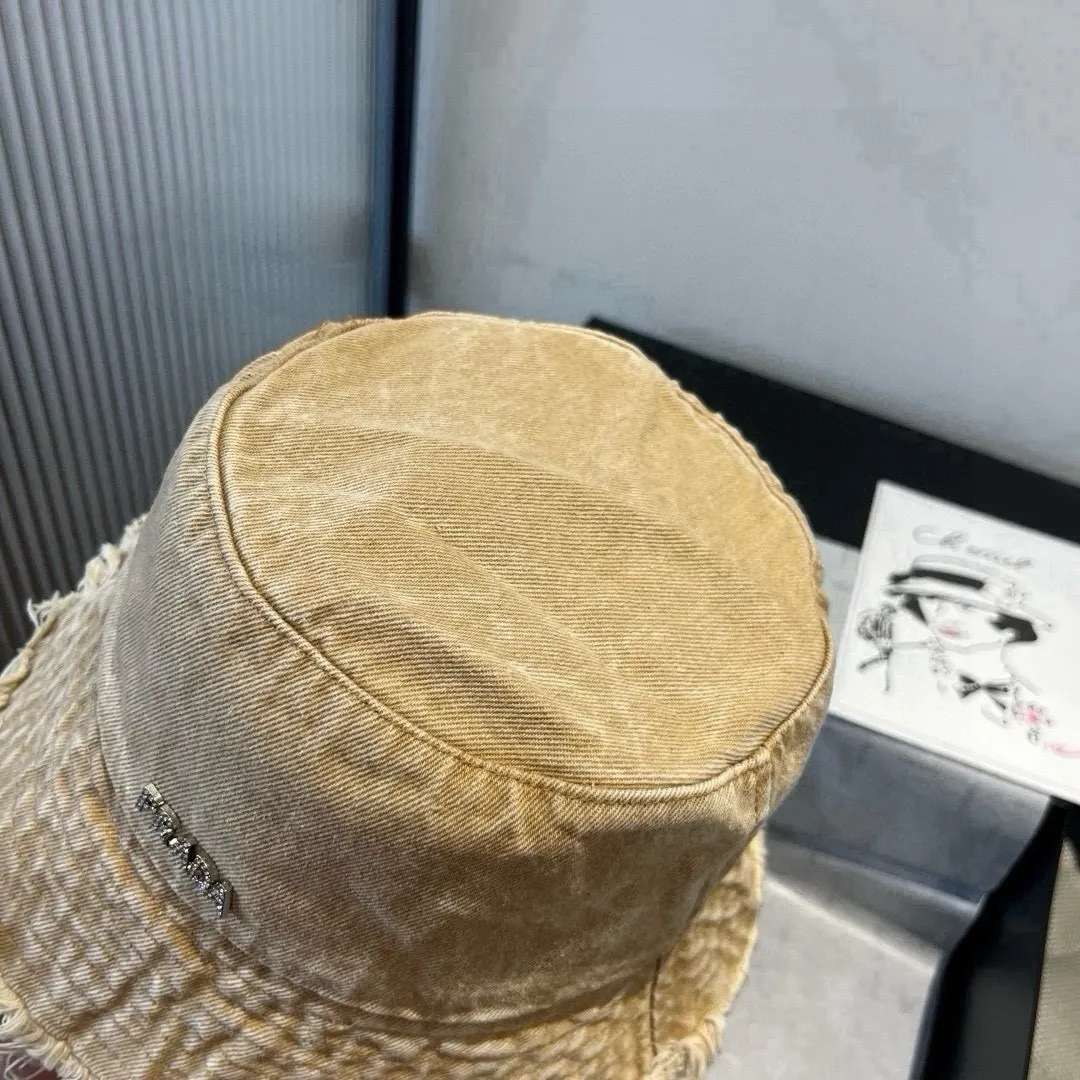 Prada 渔夫帽 休閒遮阳款