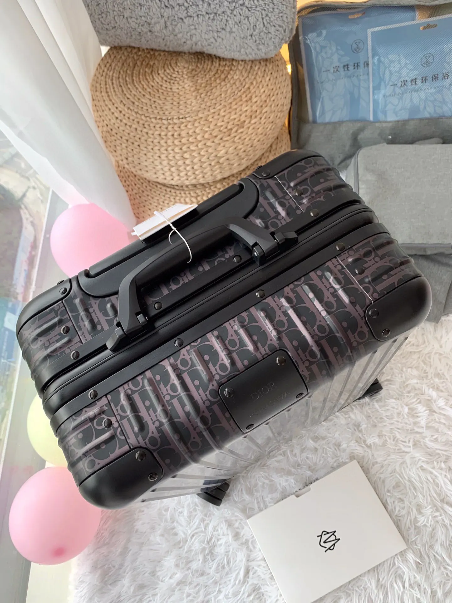 Dior 黑色 巴黎春夏 发布会上 Dio Ri 行李箱 旅行拉杆款 輕便出行款(數字2) Dior 黑色 巴黎春夏 发布会上 Dio Ri 行李箱 旅行拉杆款 輕便出行款(數字2)