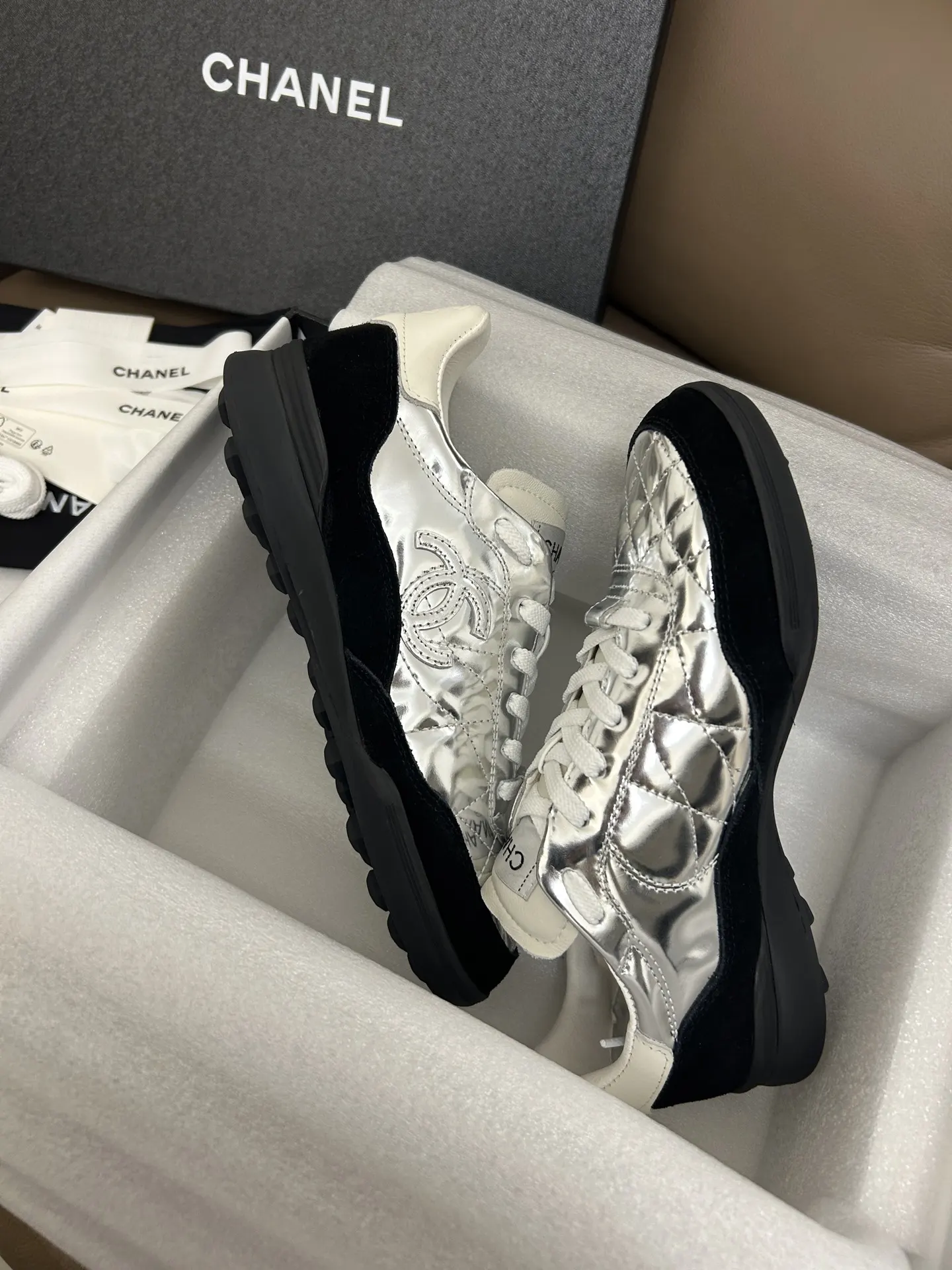 Chanel 羊皮休閒鞋