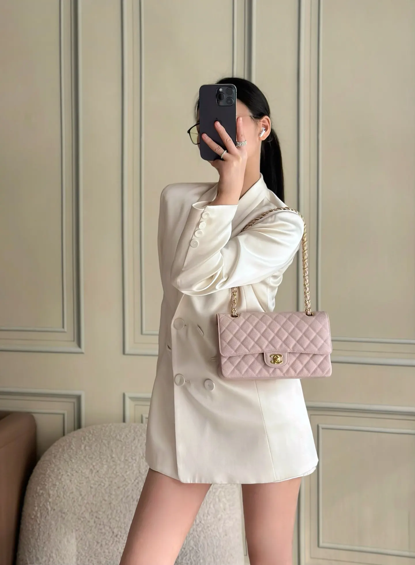 Chanel 浅粉色鱼子酱牛皮翻盖链条包 金扣