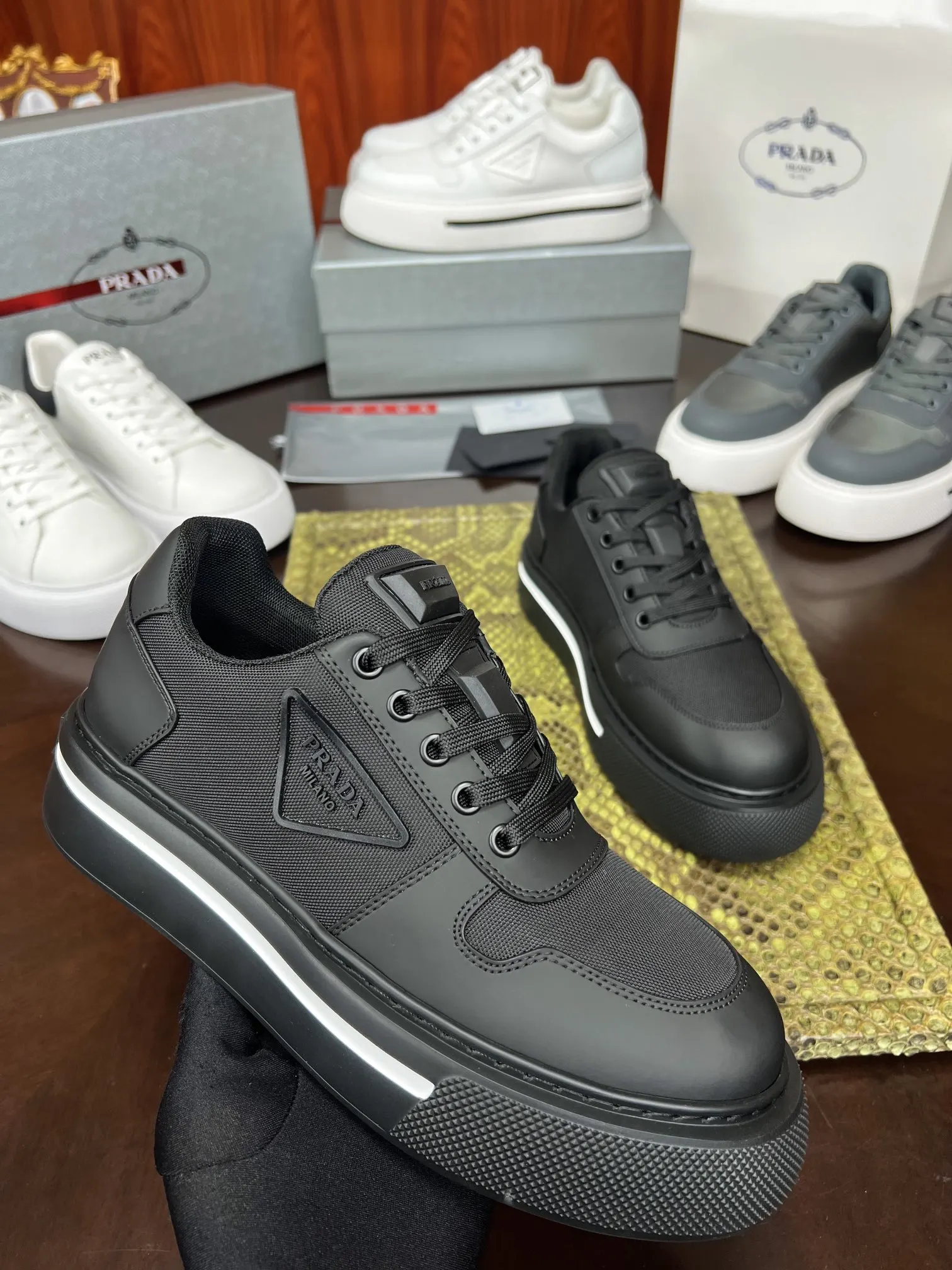 PRADA 牛皮 休闲鞋 舒适百搭款