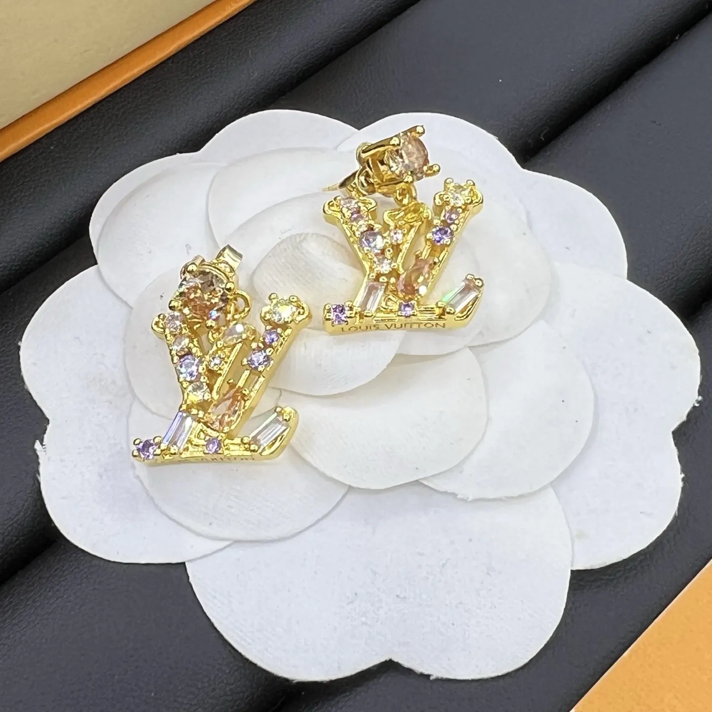 Louis Vuitton 耳钉 小巧点缀 耳饰