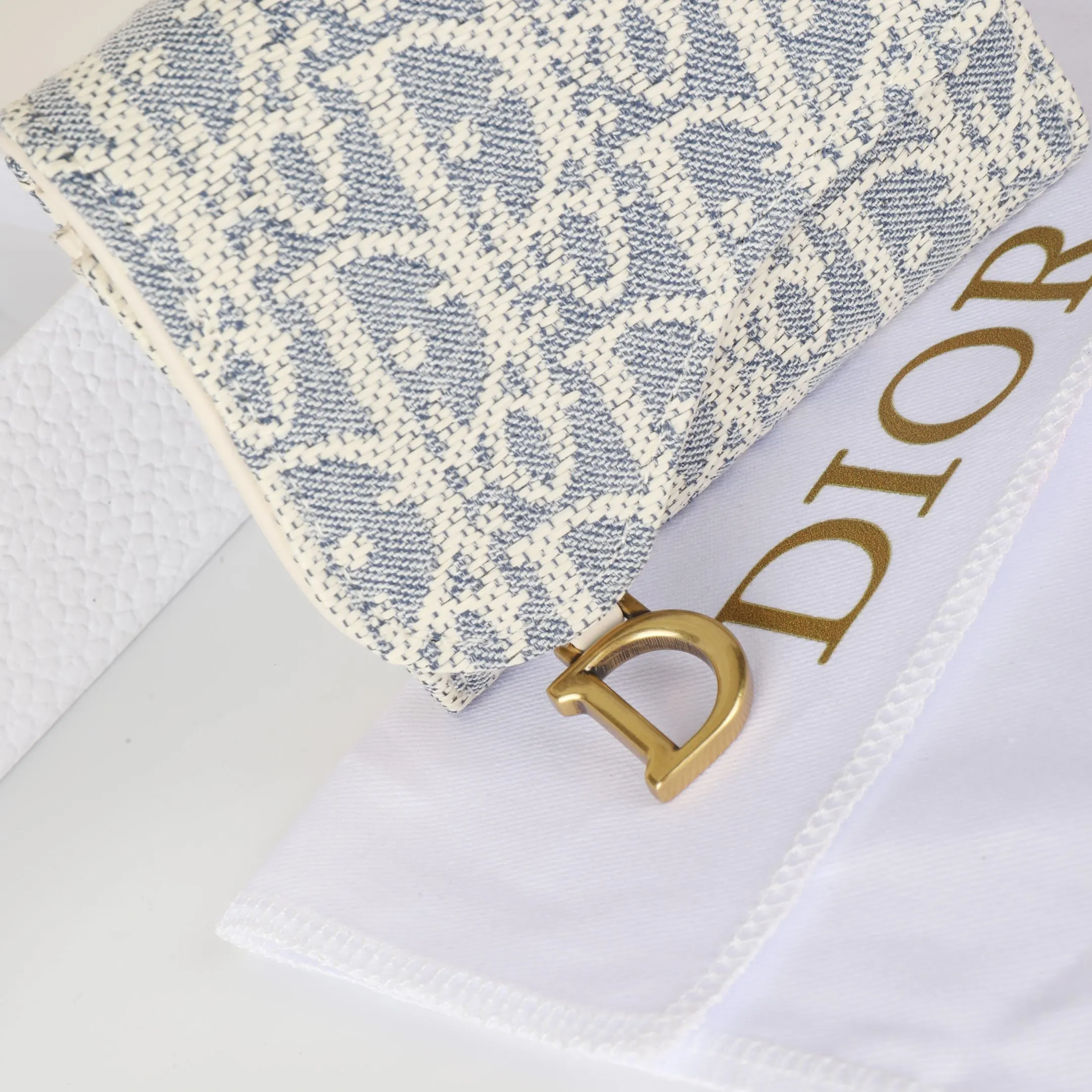 Dior Saddle 金色 钱包