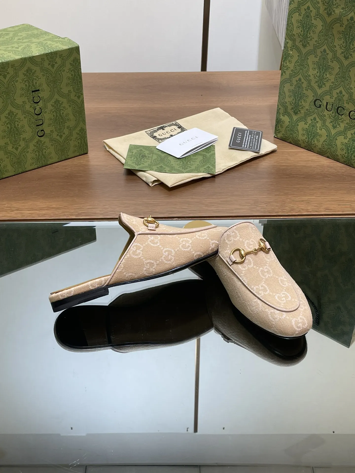 Gucci GG Supreme 米色 乐福鞋