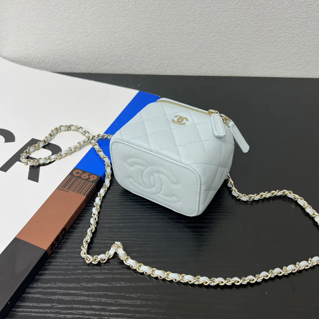 CHANEL 棕色鱼子酱牛皮翻盖链条包 金扣款