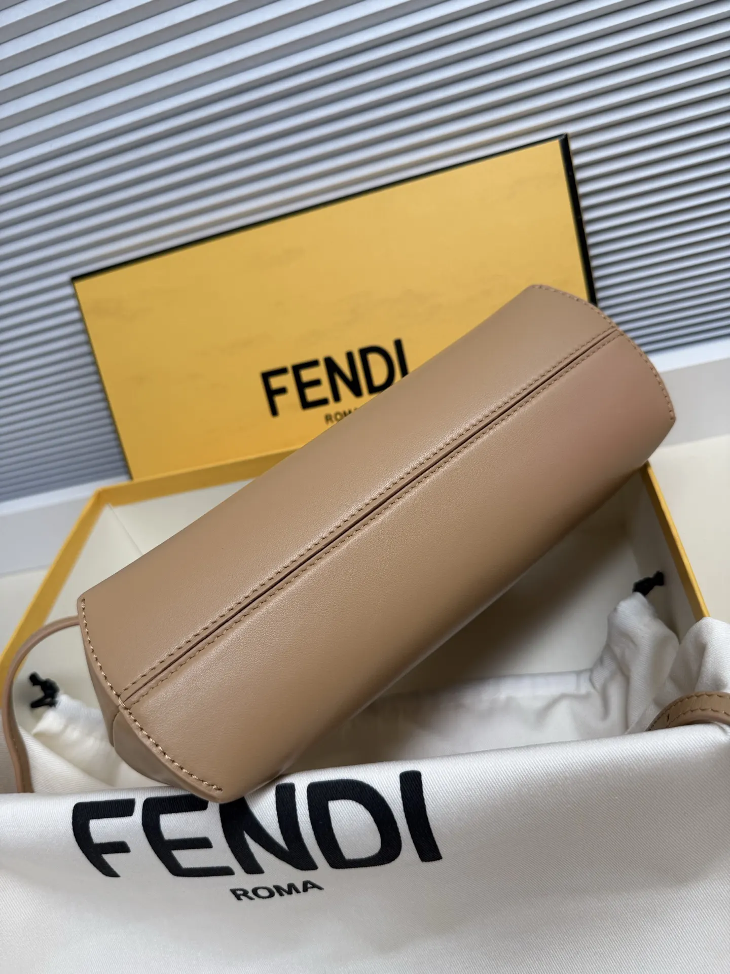 Fendi 粉色 金色 羊皮 手拿包 精致手拿款