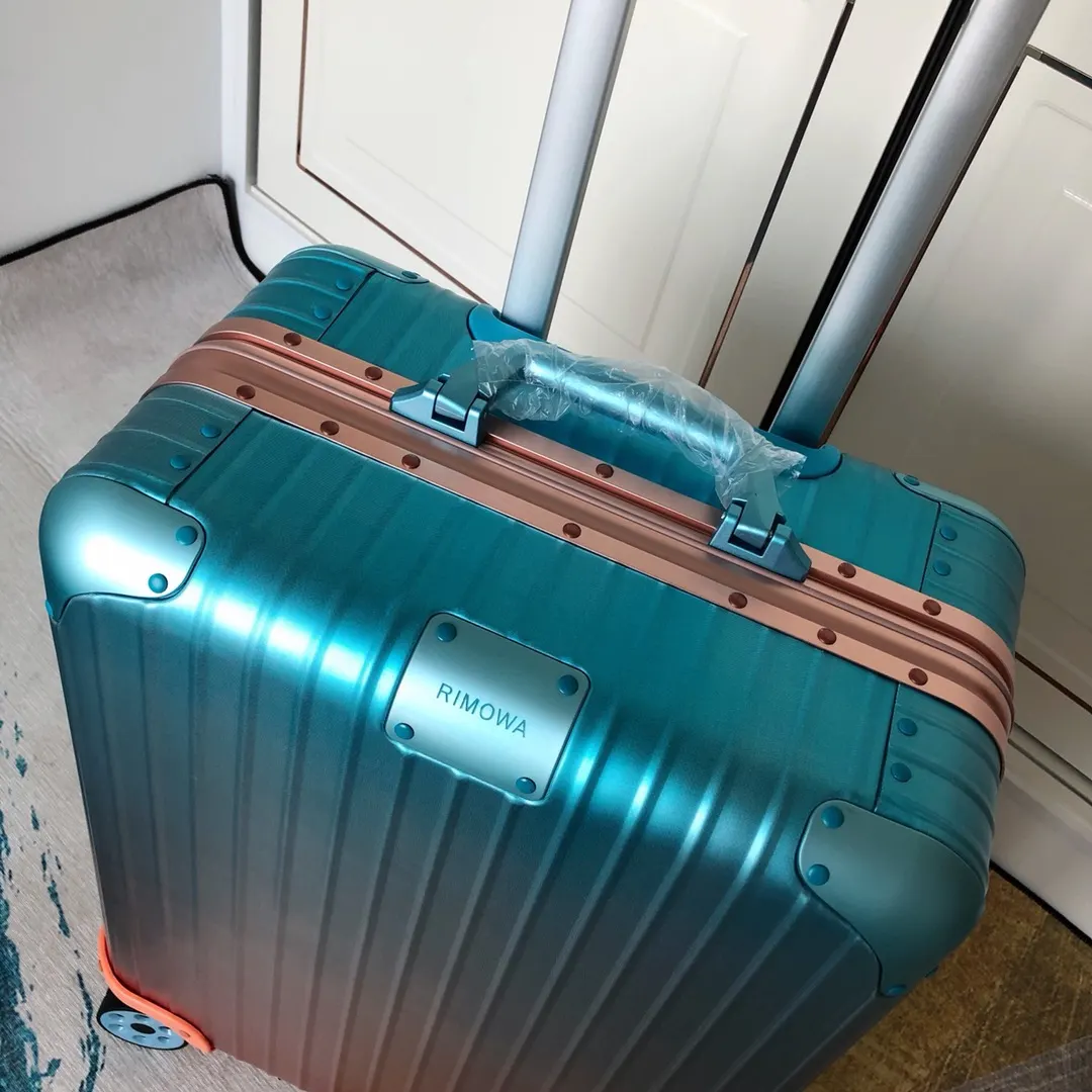 rimowa限量版糖果色满满的 少女心 漸變色 日 行李箱 旅行拉杆款 輕便出行款