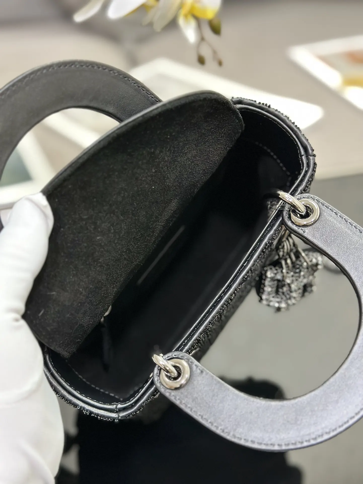 Dior Lady 白色 羊皮 收納包 旅行收納款(數字9) Dior Lady 白色 羊皮 收納包 旅行收納款(數字9)